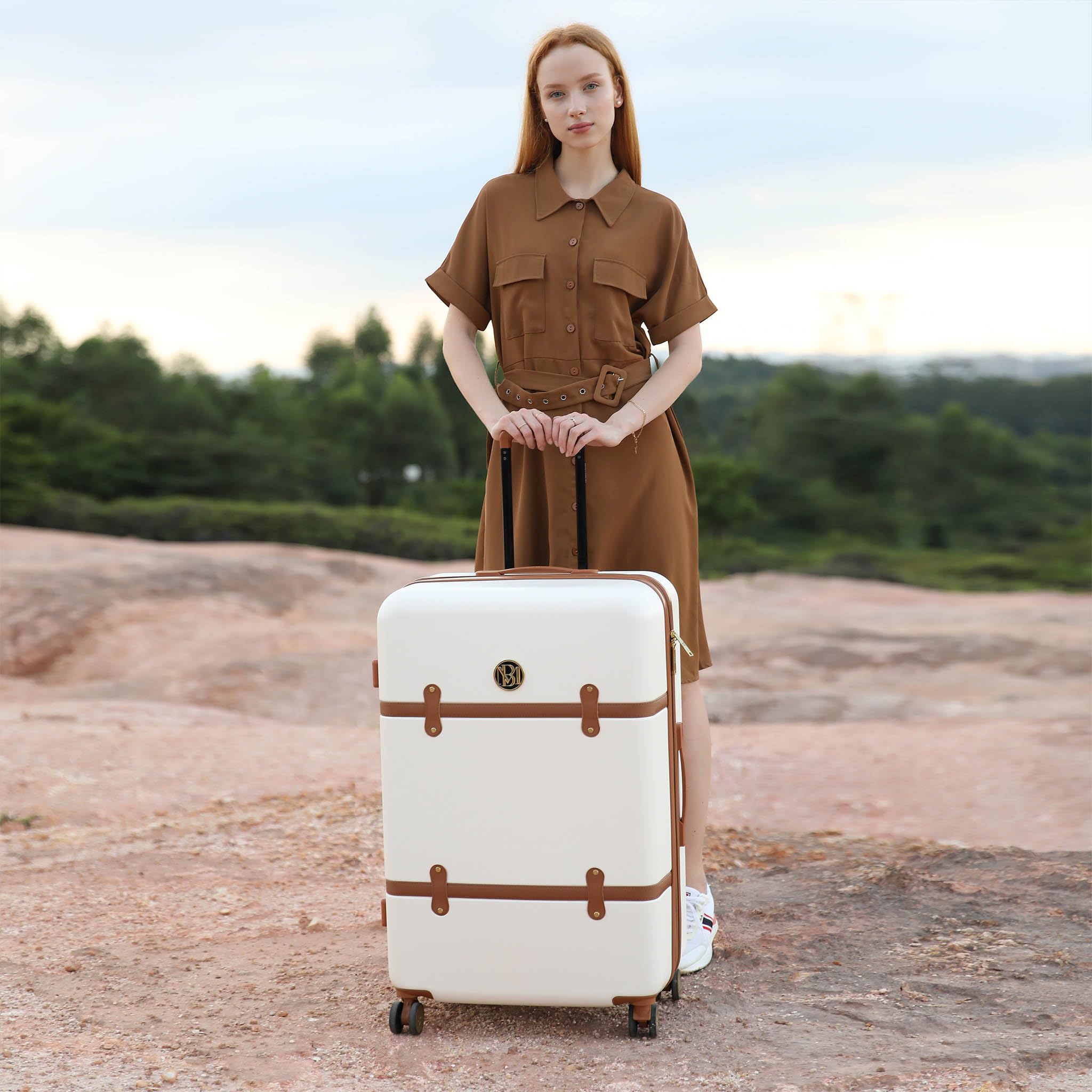Badgley Mischka Grace 3-Piece Expandable Polycarbonate-ABS Retro Luggage Set in White | Vintage Style Suitcase for Travel, Business Trips & Vacations