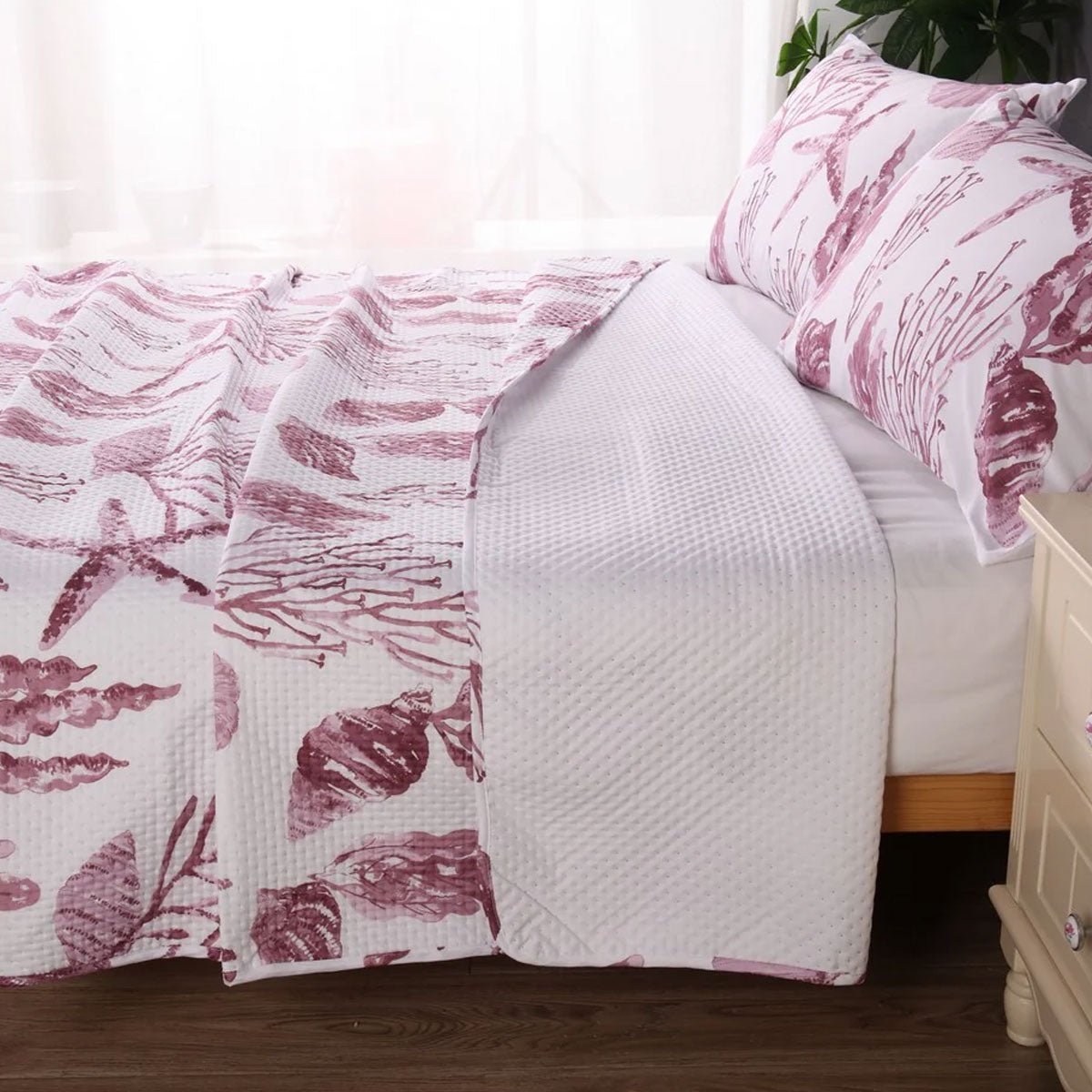 Coast Pink 3-Piece Bamboo Blend Ultrasonic Reversible Comforter Set King Size - Soft Luxury Bedding for Master Bedroom & Guest Room
