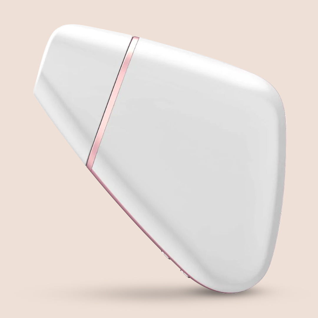 Satisfyer Love Triangle - Air Pulse Stimulation & Vibrations with Travel Cap | Clitoral Stimulator for Women | Perfect for Travel & Discreet Use