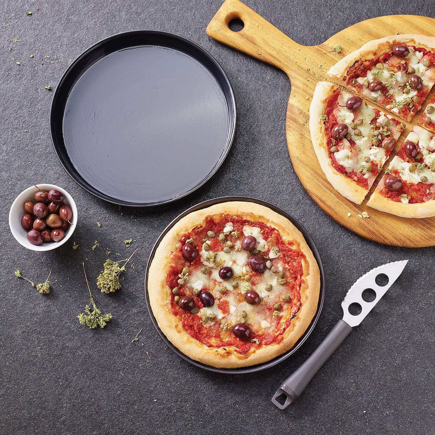 11740-24 Blue Iron Pizza Pan 24 cm - Heavy Duty Non-Stick Baking Pan for Homemade Pizza, Bread & Desserts - Perfect for Oven, Grill & Outdoor Cooking
