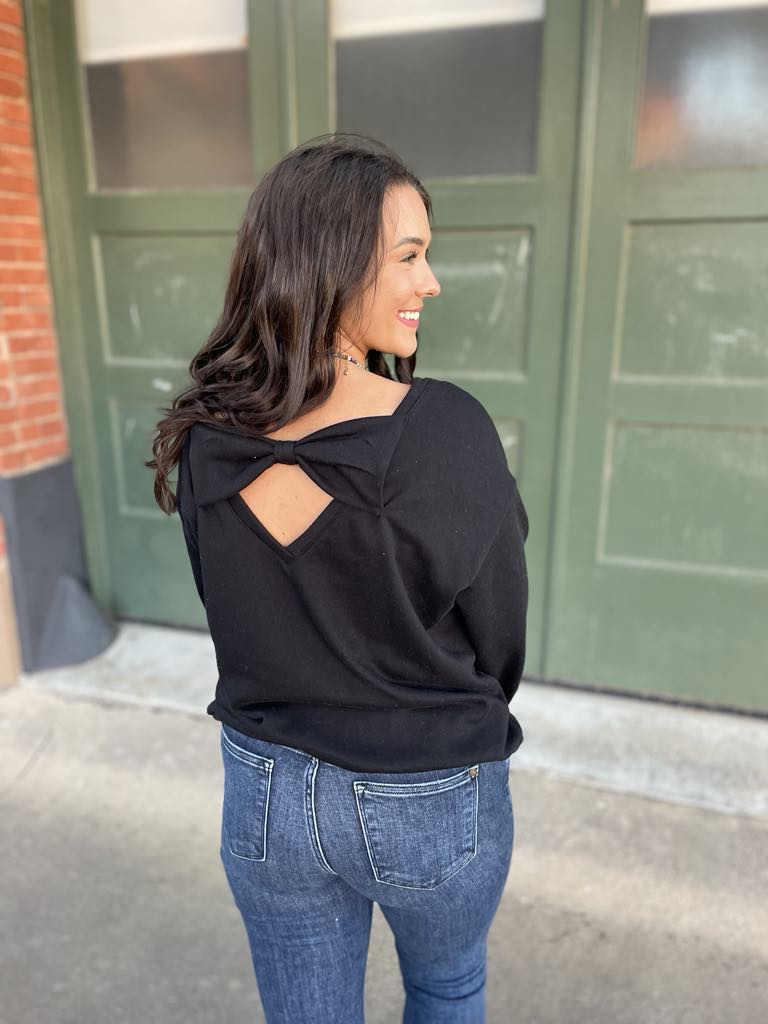 PREORDER: Stylish Bow Back Sweatshirt for Women - 3 Trendy Colors | Cozy Casual Wear for Fall & Winter Fashion