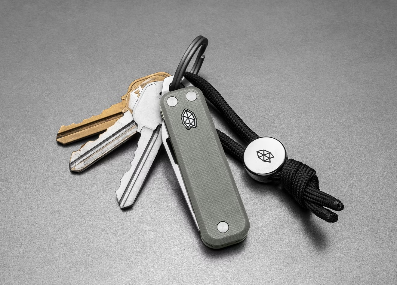 The James Brand Elko - Premium Pocket Knife with Stainless Steel Blade - Everyday Carry (EDC) Knife for Camping, Hiking & Outdoor Adventures