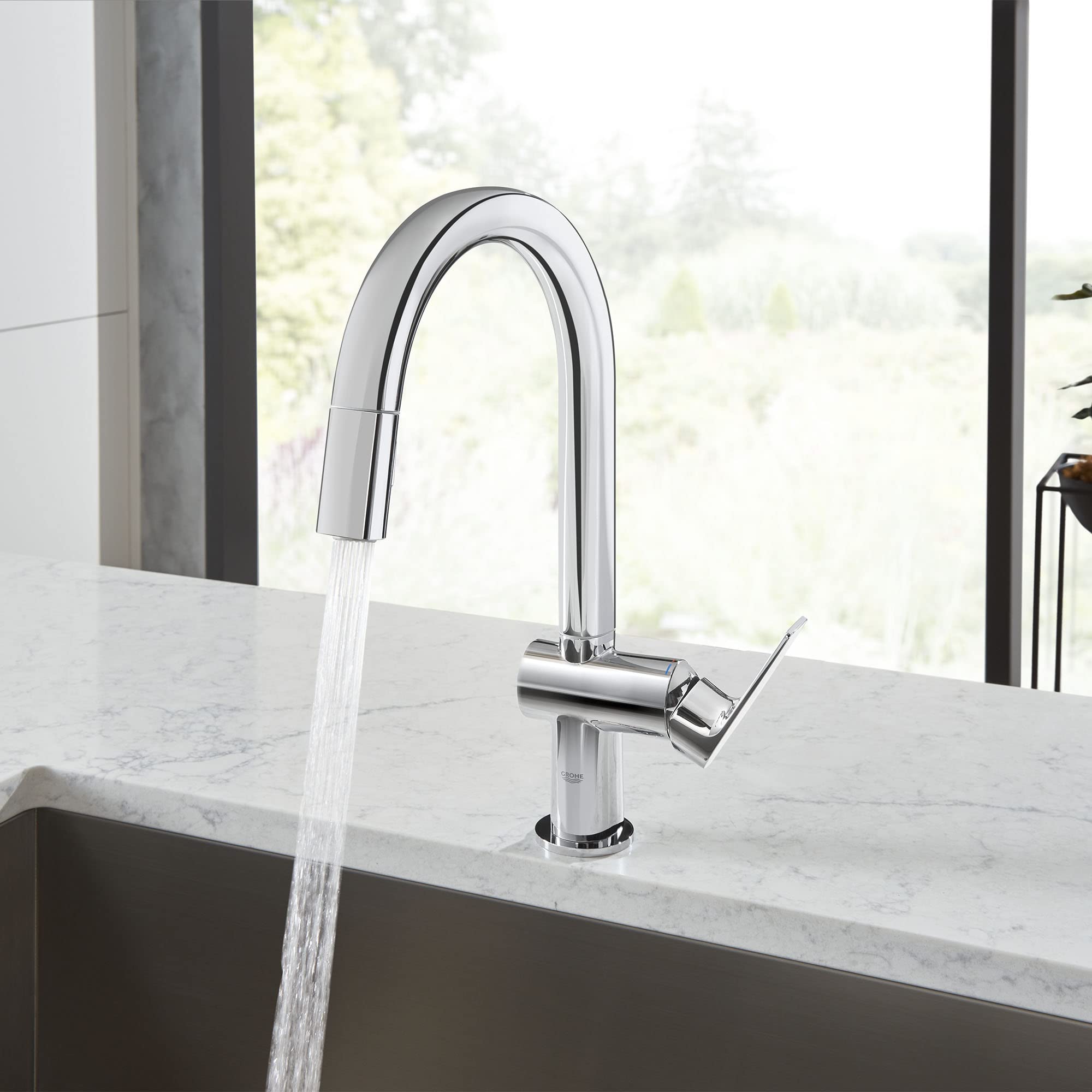 Grohe 30377000 Stainless Steel Pull-Down Kitchen Faucet with High Arc Spout - Perfect for Modern Home Kitchens and Restaurant Use