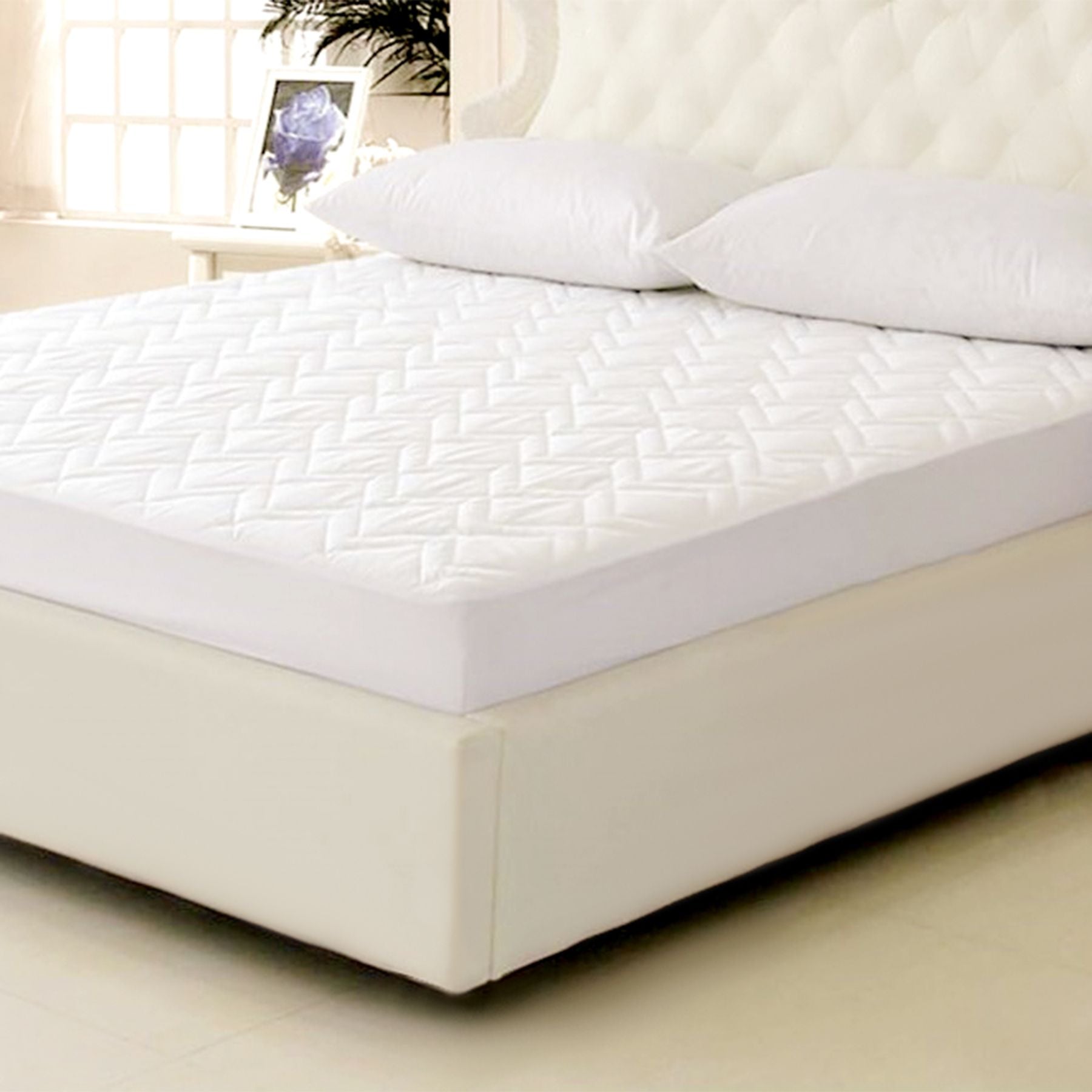 Lily Pad Waterproof Mattress Protector - Down Alternative Hypoallergenic Mattress Cover - Perfect for Bedwetting, Spills & Allergies (Queen Size) - Ideal for Kids' Rooms, Guest Beds & Dorm Use