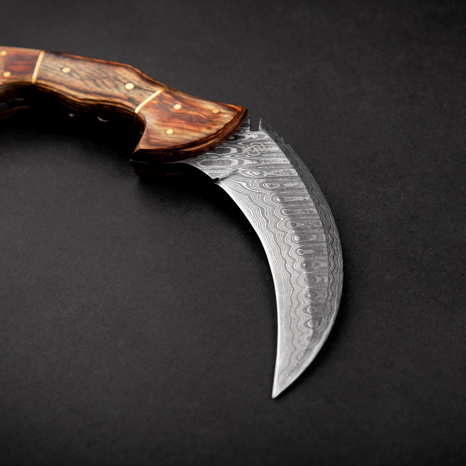 Premium Damascus Steel Karambit Knife - Handcrafted Tiger Claw Design - Tactical Self Defense & Outdoor Survival Tool - Perfect for Camping, Hunting, and Collection