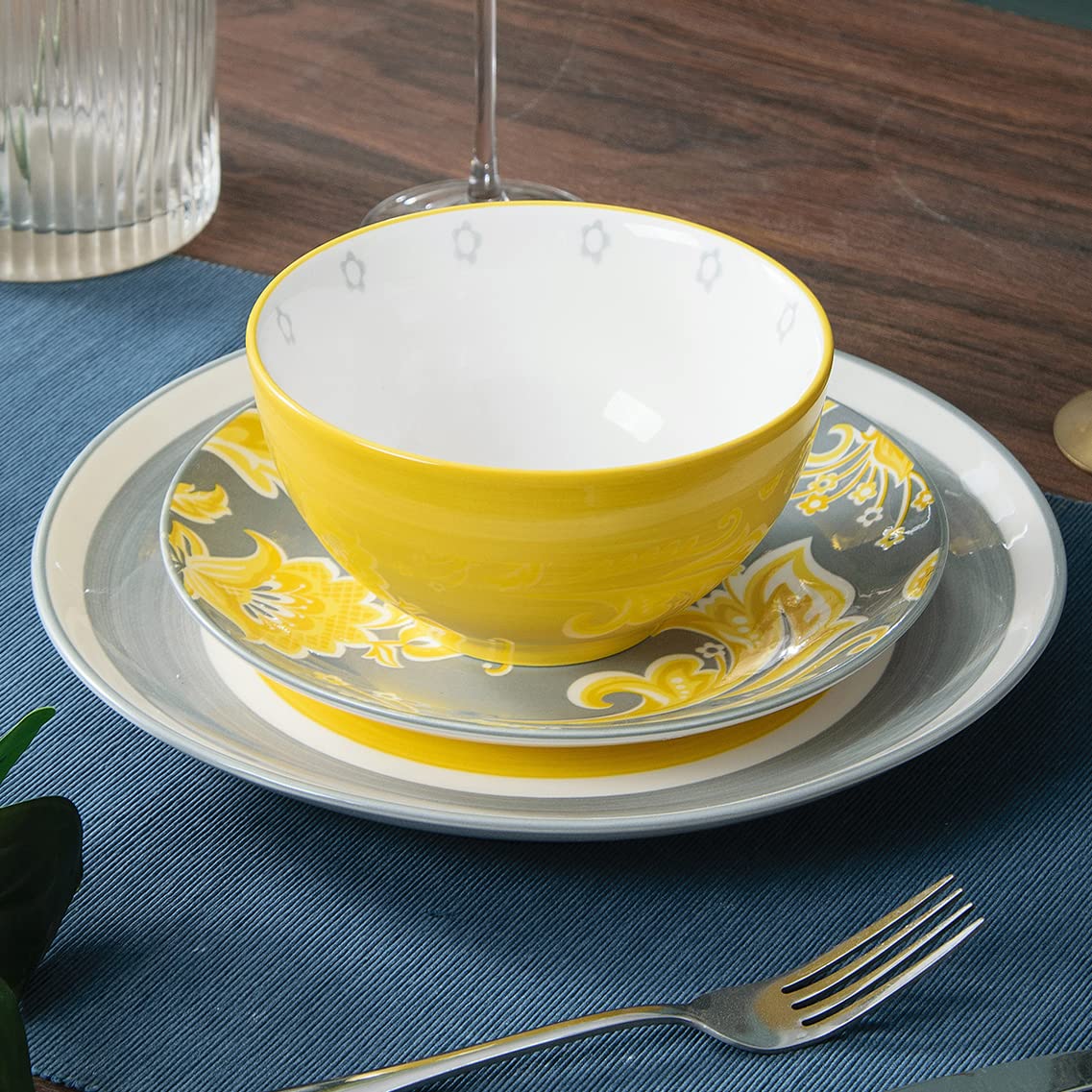 Wisenvoy 16-Piece Ceramic Dinnerware Set - Gray Porcelain Plates & Bowls for 4, Dishwasher & Microwave Safe - Perfect for Family Dinners, Restaurants, and Daily Use