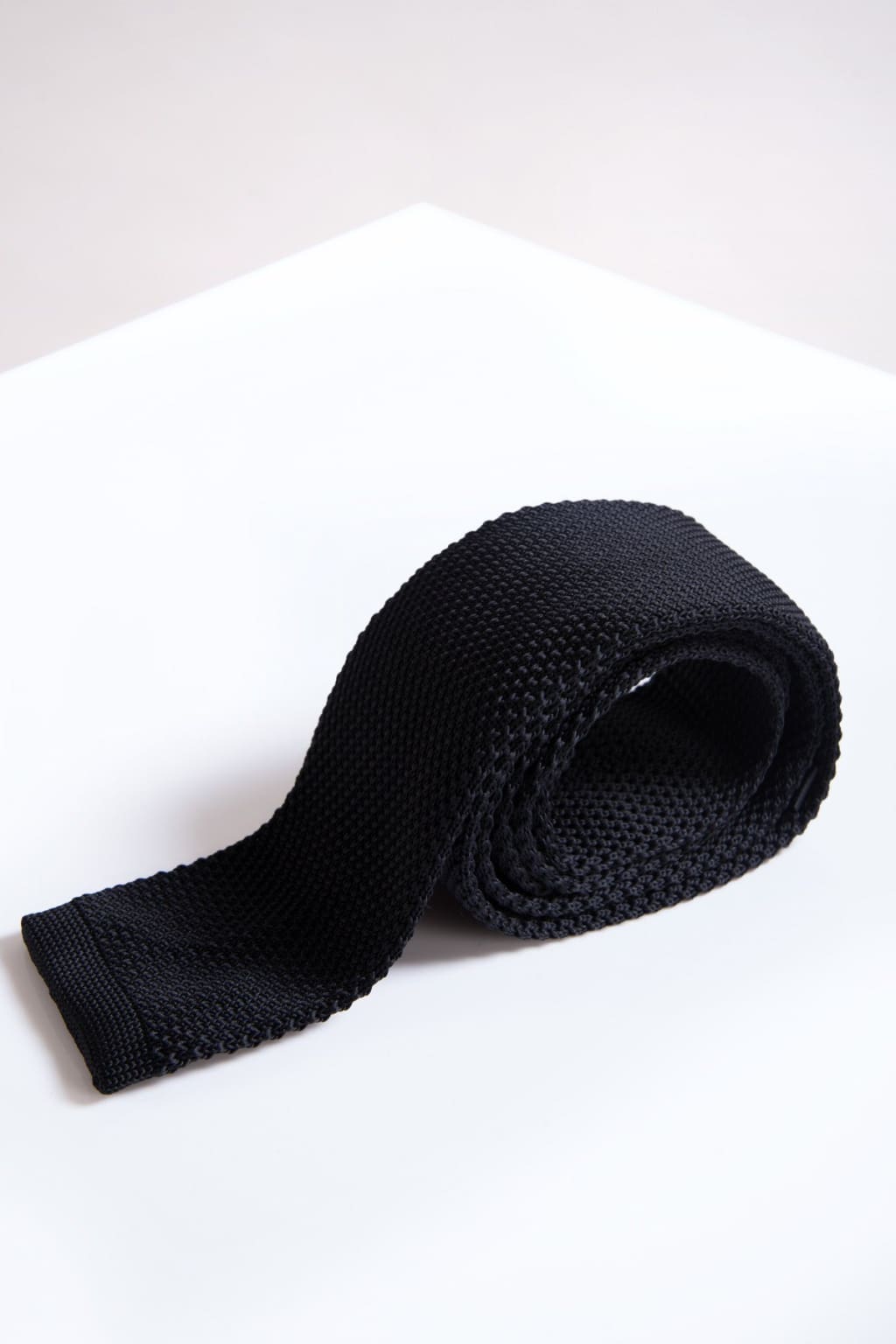 LA Smith Black Knitted Tie for Men - Slim Skinny Necktie for Business, Wedding & Formal Events - Stylish & Comfortable Silk Blend Fabric