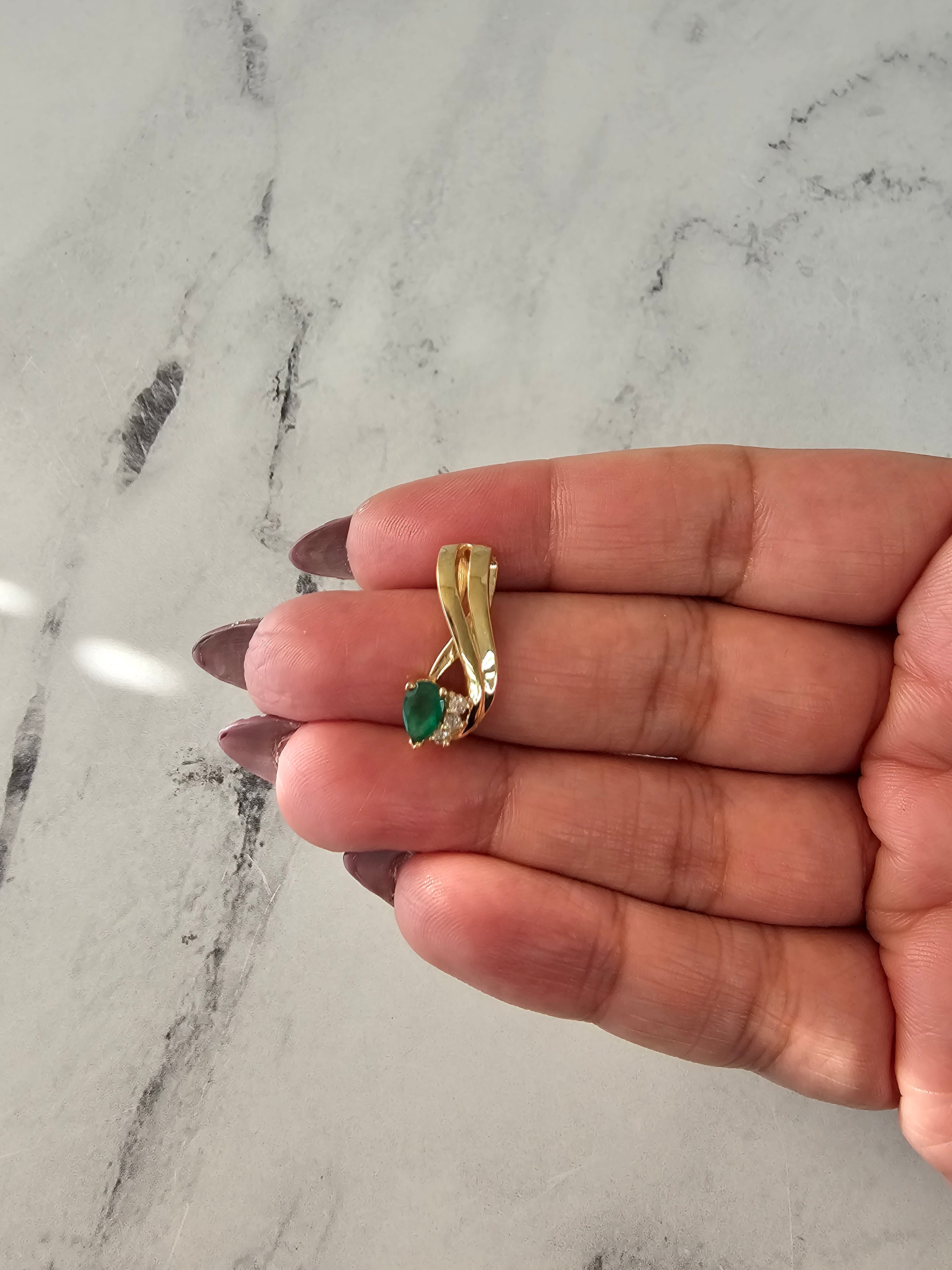 Vintage Style Emerald & Diamond Necklace in 14k Yellow Gold - Elegant Jewelry for Weddings, Anniversaries & Special Occasions