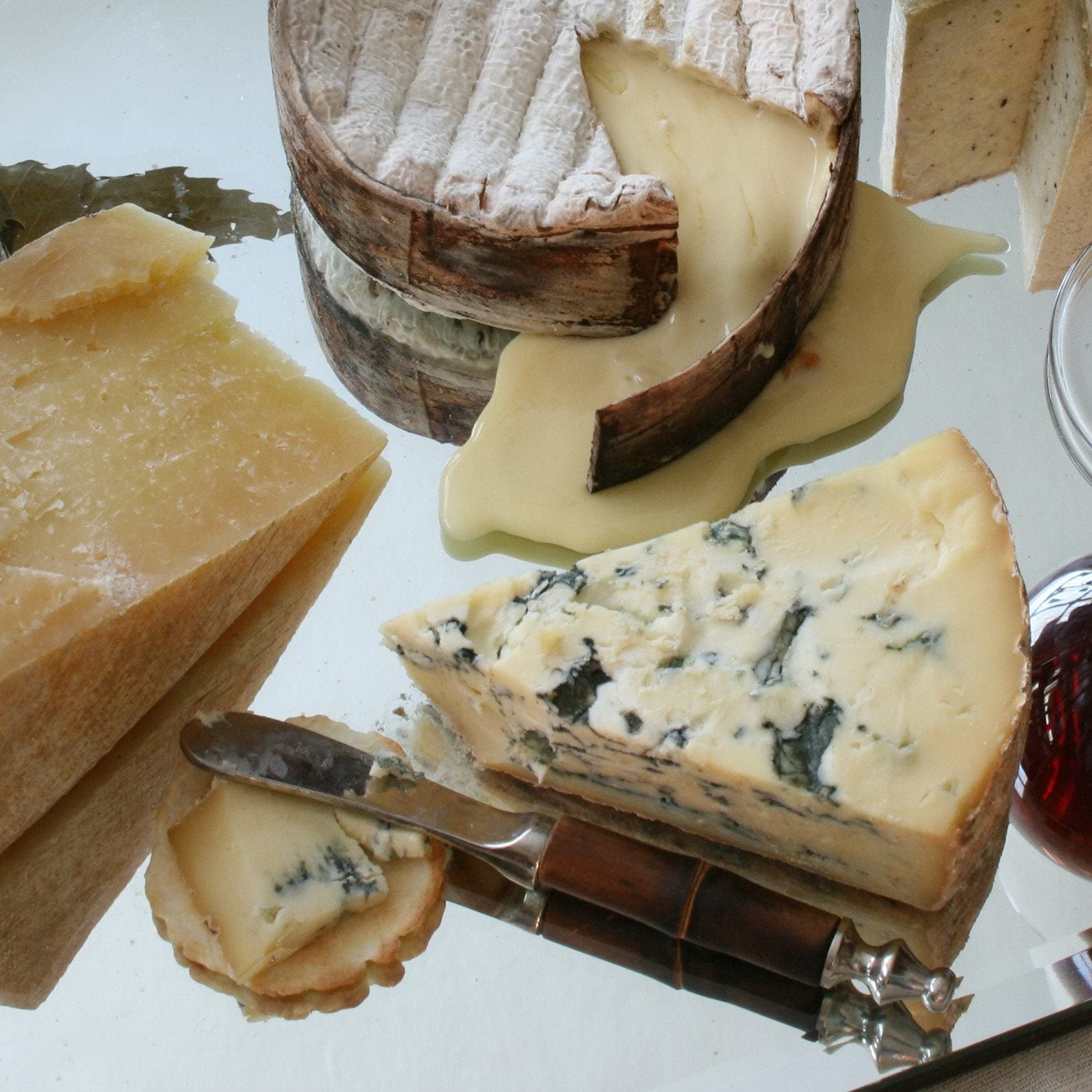 Award-Winning Tuxford & Tebbutt Blue Stilton Cheese - Handcrafted Half-Moon English Cheese, Rich & Creamy, Made from Pasteurized Cow's Milk | Perfect for Cheese Boards, Gourmet Gifts & Wine Pairing | Ideal for Dinner Parties, Charcuterie Platters & Holiday Entertaining