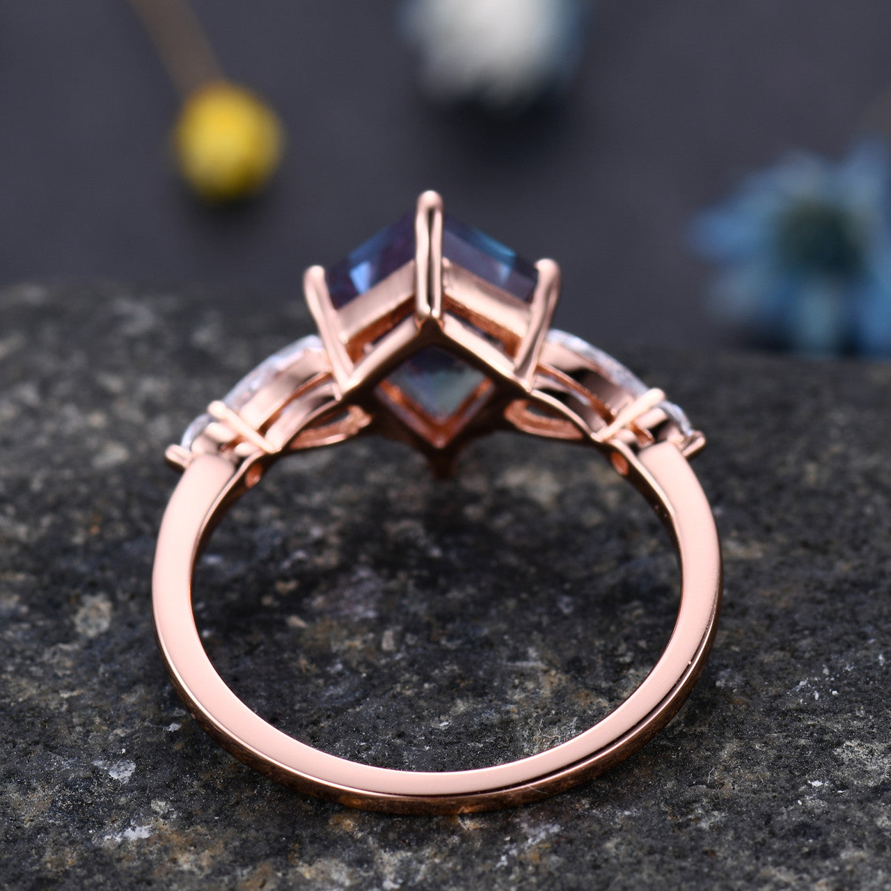 Vintage Rose Gold 7x10mm Kite Lozenge Cut Alexandrite & Moissanite Engagement Ring Wedding Band for Women - Perfect for Proposals, Anniversaries & Bridal Jewelry