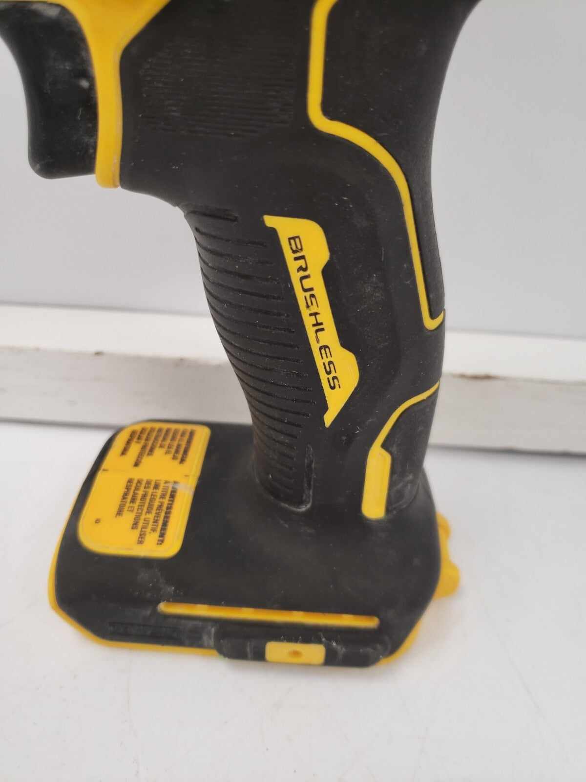 DEWALT DCF809 1/4 Inch 20V MAX Cordless Impact Driver Kit with Battery & Charger - Powerful & Compact for DIY Projects, Construction, and Home Repairs