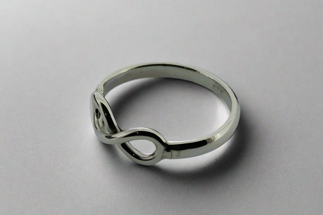 Elegant Infinity Ring for Women - Sterling Silver 925, Dainty & Timeless Jewelry Gift for Her - Perfect for Anniversaries, Engagements & Everyday Wear
