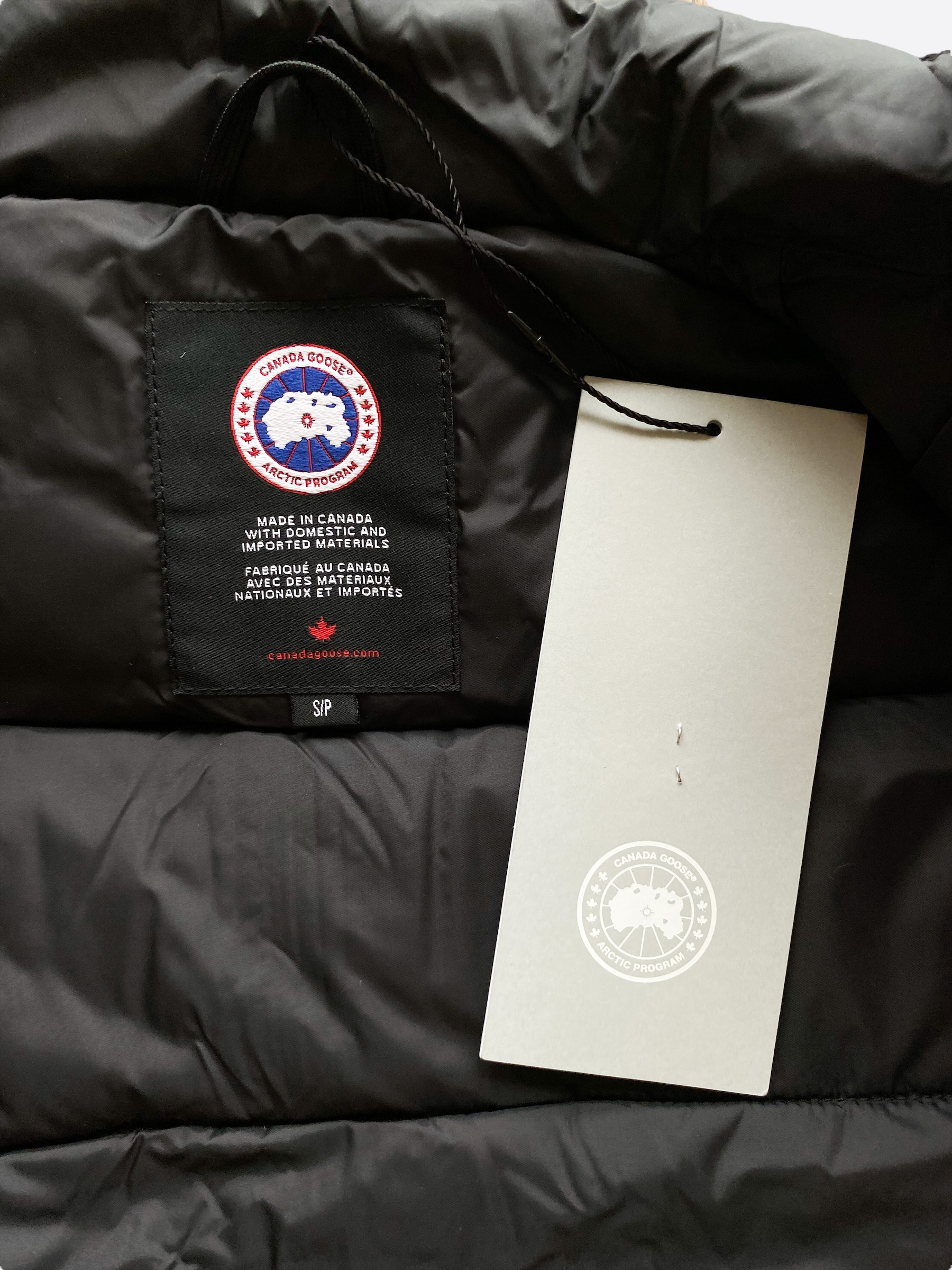 Canada Goose Black Freestyle Vest for Women - Lightweight Down Puffer Jacket for Outdoor Activities & Winter Fashion