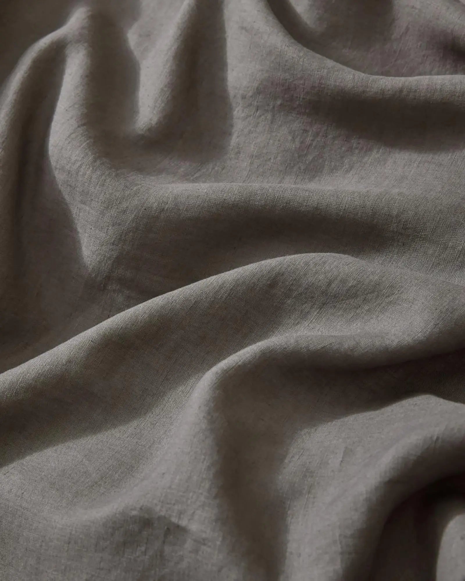 Premium Ravello Fitted Sheet - Charcoal Gray Queen Size - Soft & Wrinkle-Resistant - Perfect for Guest Rooms, Dorms & Airbnb Rentals
