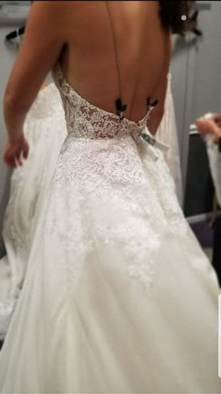 Erin Cole Demi Sample Gown - Elegant Wedding Dress for Brides & Formal Events | Perfect for Bridal Showers, Photos Shoots & Special Occasions