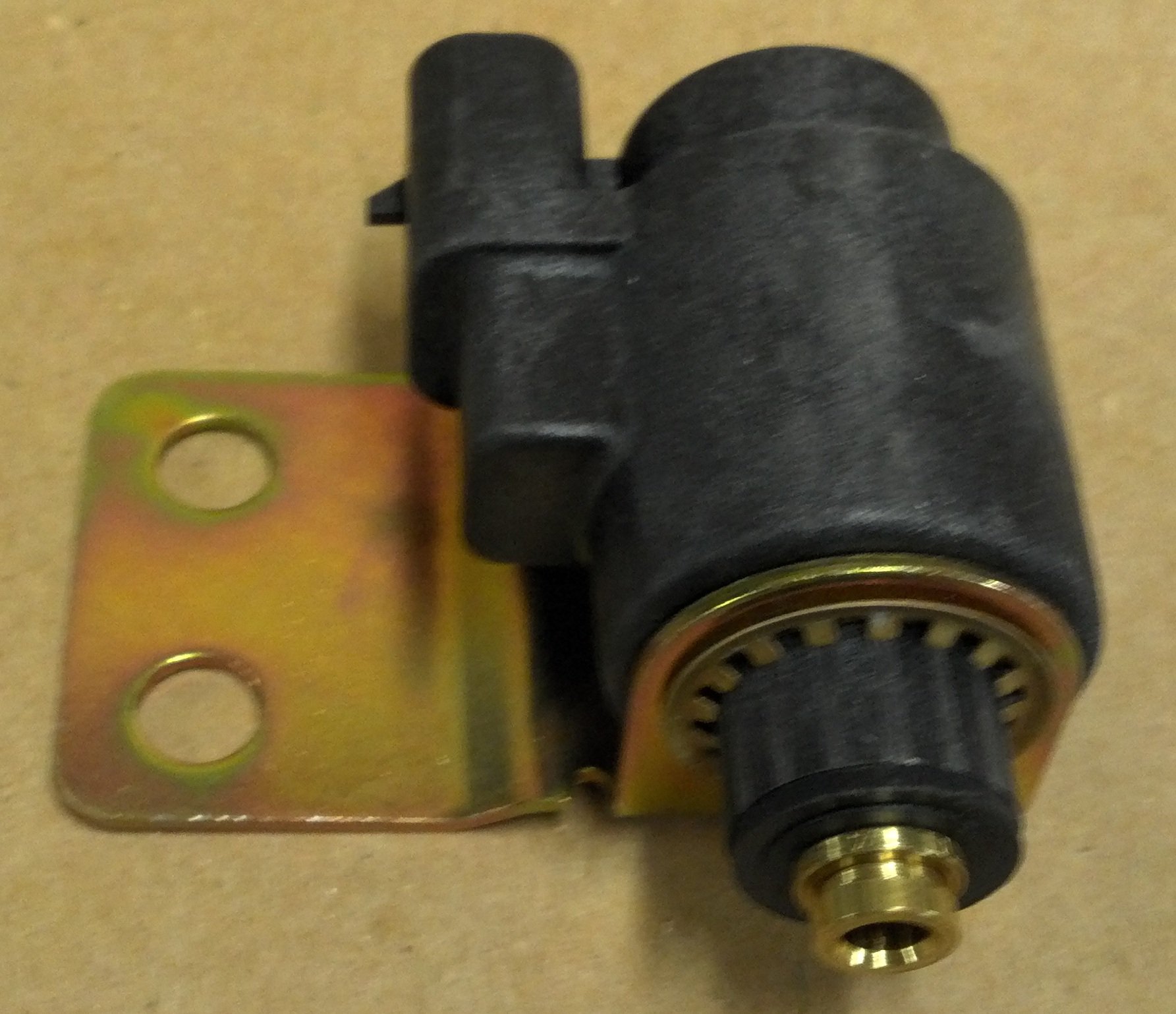 Volvo Truck Air Horn Solenoid Valve 20377499 - Heavy Duty Replacement Part for Truck Horn System Repair & Maintenance
