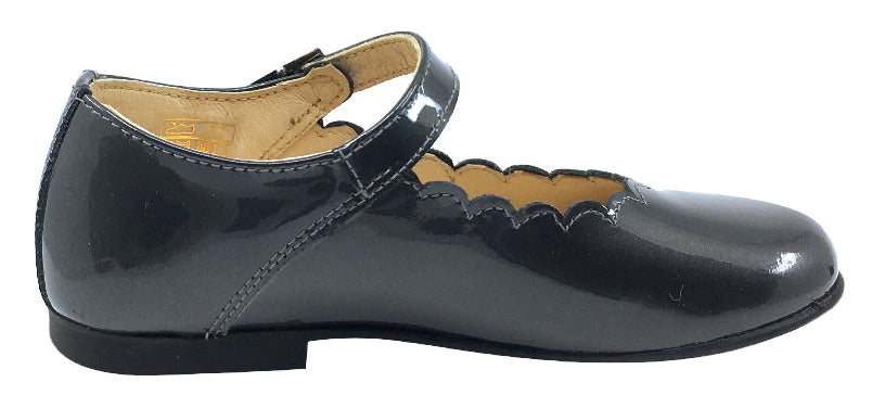 Andanines Girls Scalloped Mary Jane Shoes - Grey Patent Leather School Dress Shoes for Toddler & Little Girls - Perfect for Weddings, Parties & Formal Occasions