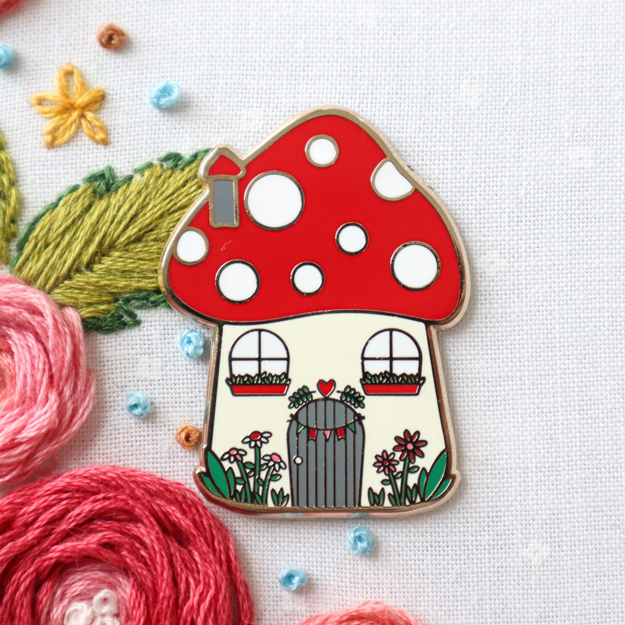 Woodland Mushroom House Needle Minder - Magnetic Pin Holder for Sewing & Embroidery - Perfect for Quilting, Cross Stitch, and Craft Projects