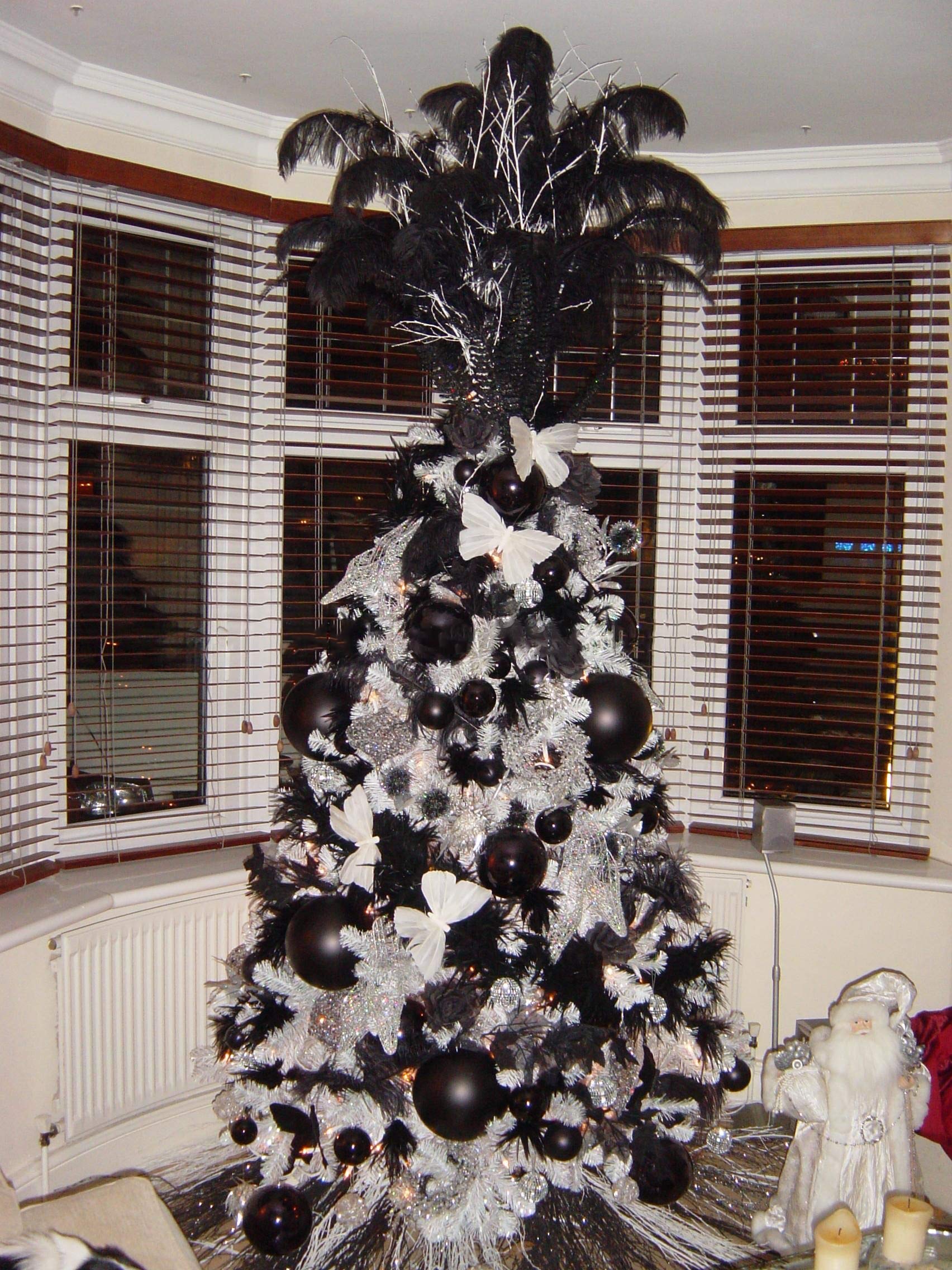 Natural Ostrich Feathers 18-20 inch (45-50cm) - 10pcs Black Premium Feathers for Wedding Centerpieces, Home Decor, Flower Arrangements, DIY Crafts & Christmas Decorations - Perfect for Bouquets, Table Settings, and Party Decor