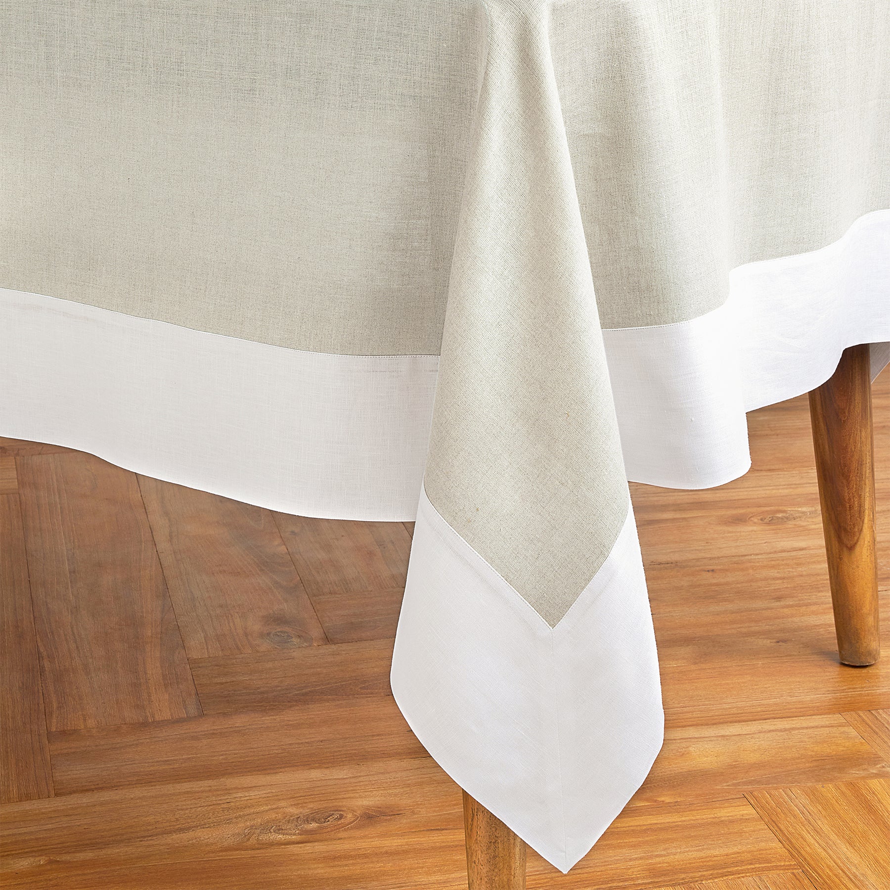 Stylish Contempo Tablecloth - Waterproof & Wrinkle-Free - Perfect for Dining, Parties & Home Decor