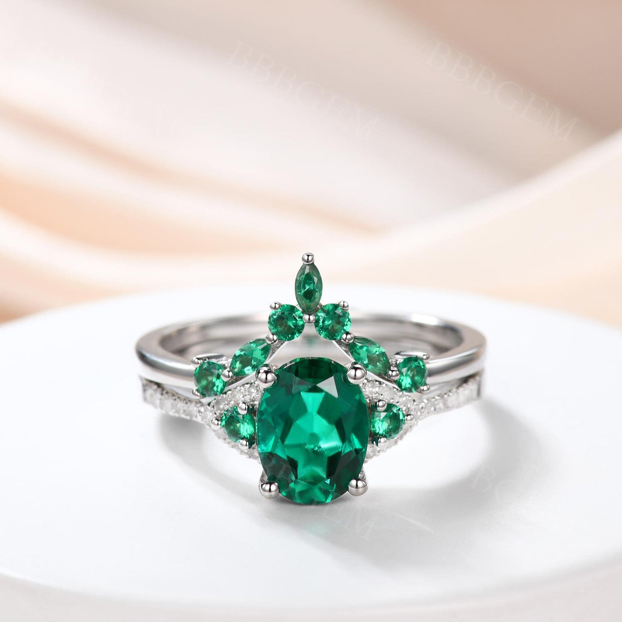 Vintage Oval Emerald Engagement Ring 1.2 Carat in White Gold - Elegant Women's Bridal Wedding Set for Proposal, Anniversary & Special Occasions