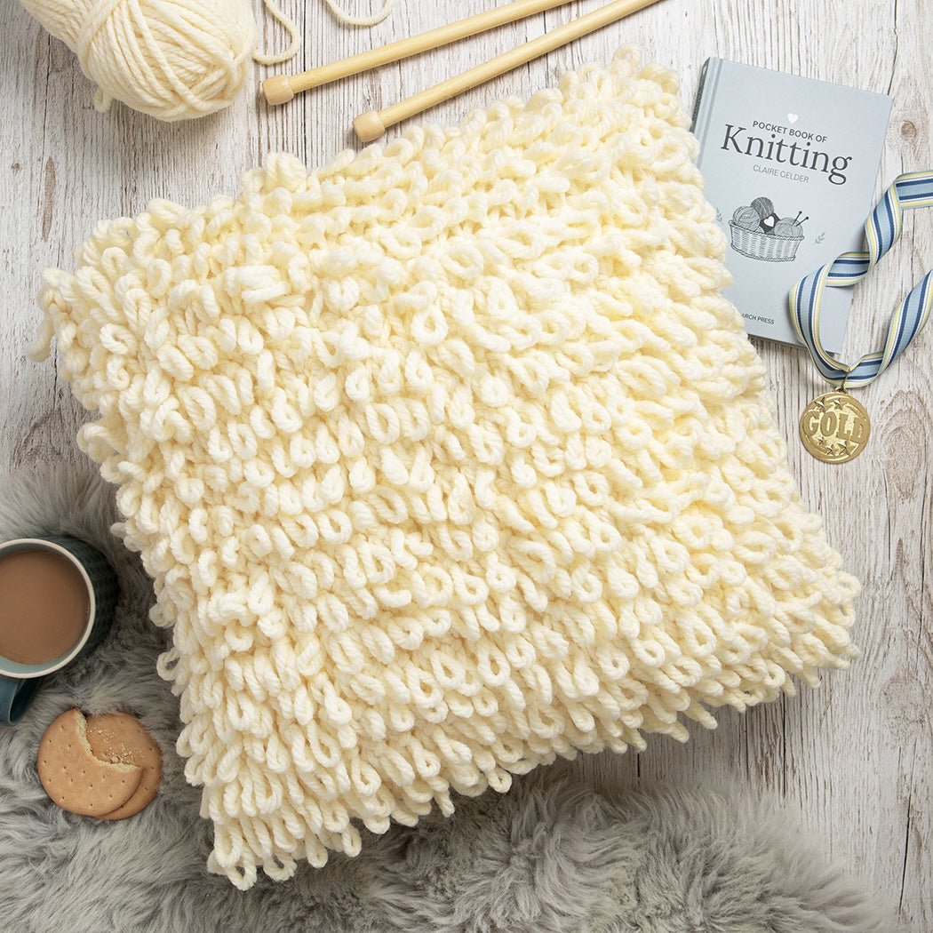 Pocket Book of Knitting by Claire Gelder - Essential Knitting Guide for Beginners & Experts - Perfect for Home, Travel & Craft Projects