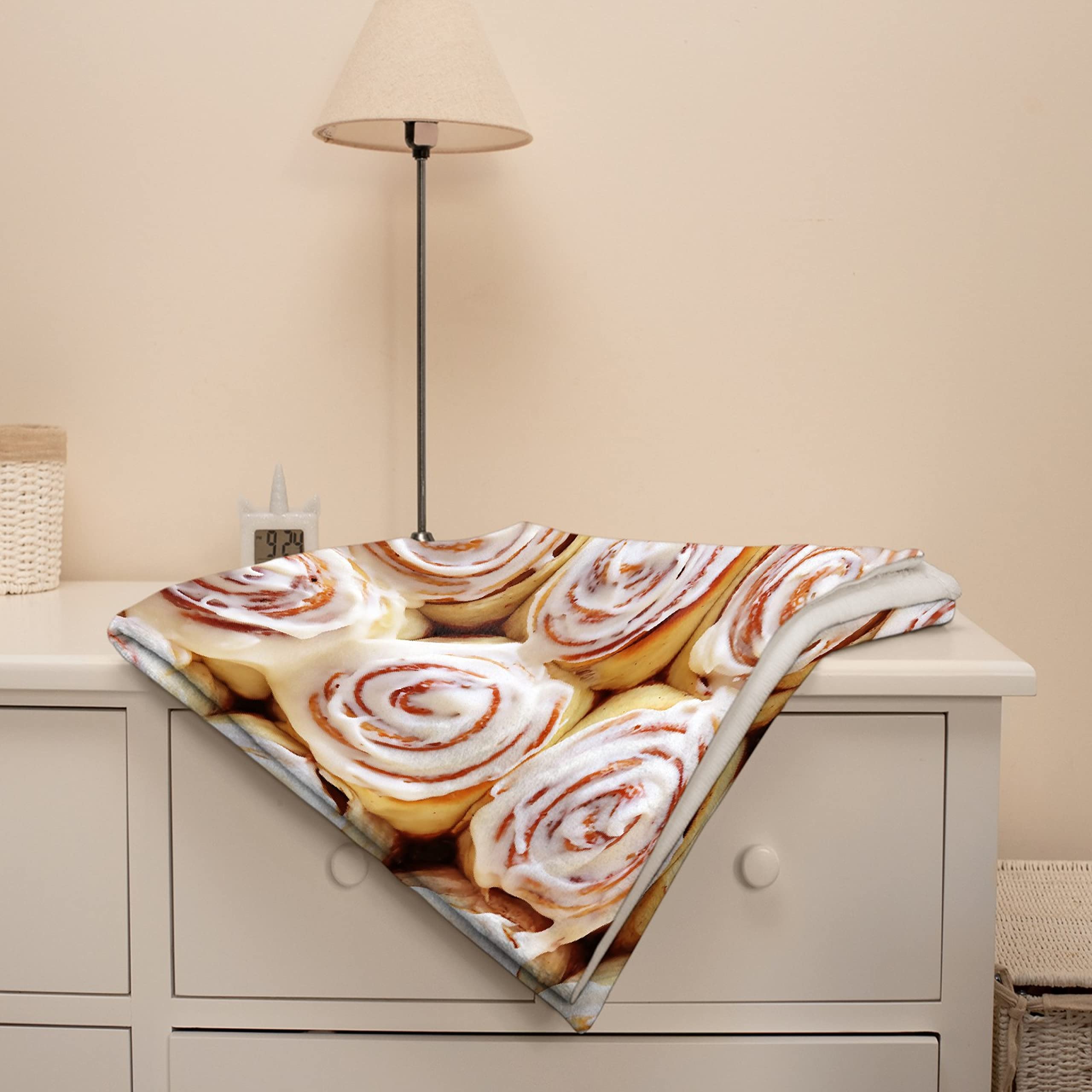 Soft Cinnamon Roll Fleece Blanket - Lightweight Flannel Throw for All Seasons, 120