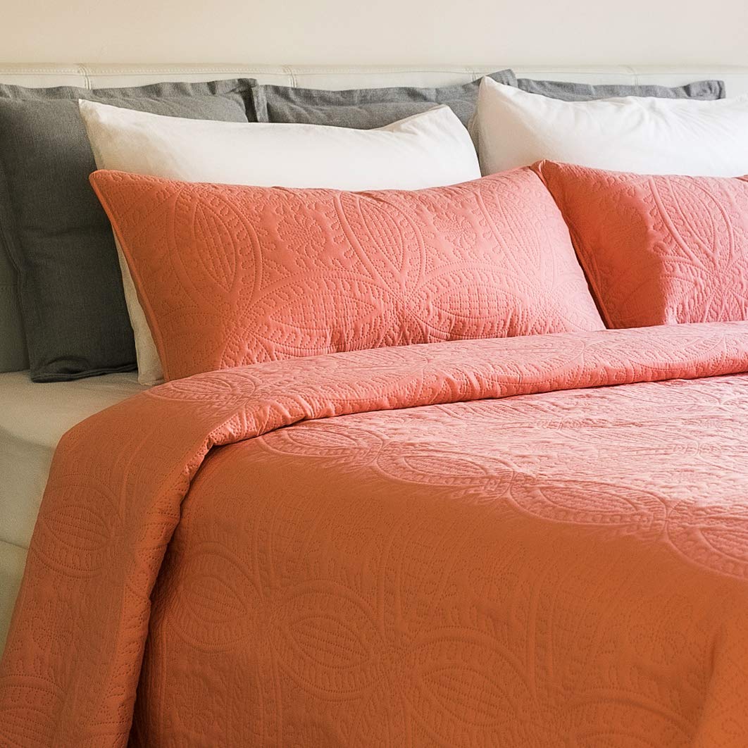 Mezzati Coral-Rose Prestige Collection 2-Piece Quilt Set - Soft Brushed Microfiber Bedspread & Coverlet for Twin/TwinXL Beds | Elegant Bedroom Decor | Perfect for Guest Rooms, Dorm Rooms & Cozy Home Styling