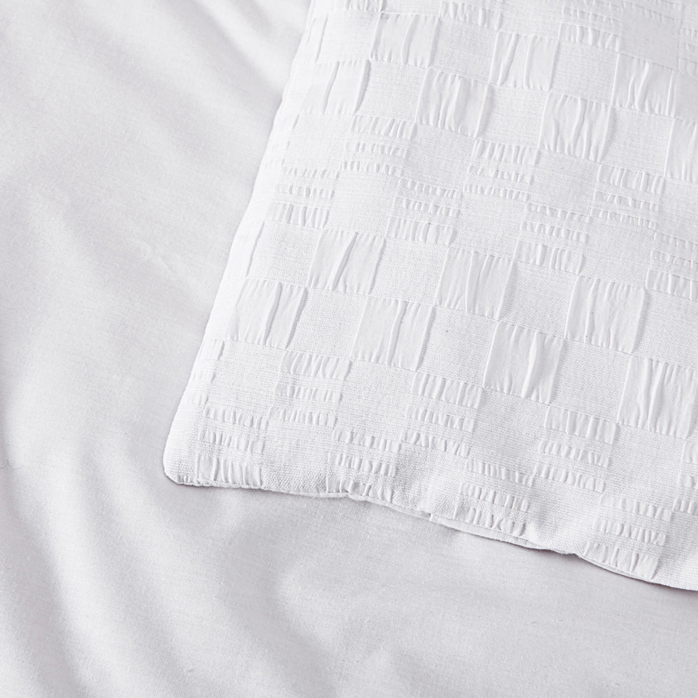 Premium Cosmo White Quilt Cover Set - Queen Size Bedding with 3-Piece Set (Duvet Cover + 2 Pillowcases) | Soft & Breathable Cotton Blend for Comfortable Sleep | Perfect for Master Bedroom, Guest Room & Hotel Decor