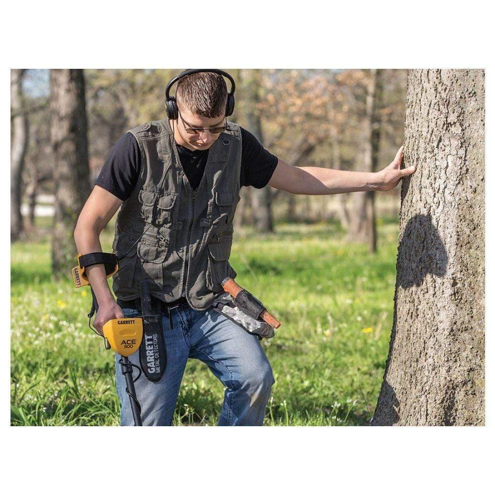 Garrett ACE 300 Metal Detector with Waterproof Coil - Professional Metal Detecting Equipment for Treasure Hunting, Beach, Park & Coin Shooting | Lightweight & Easy to Use for Beginners & Experts
