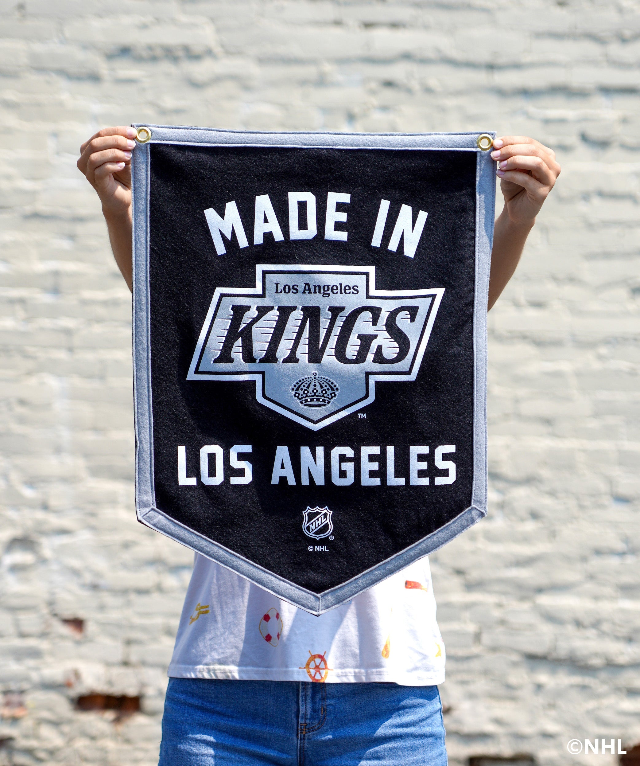 Los Angeles Kings NHL Camp Flag – Premium Oxford Pennant – Made in USA – Perfect for Game Day, Tailgating & Fan Cave Decor