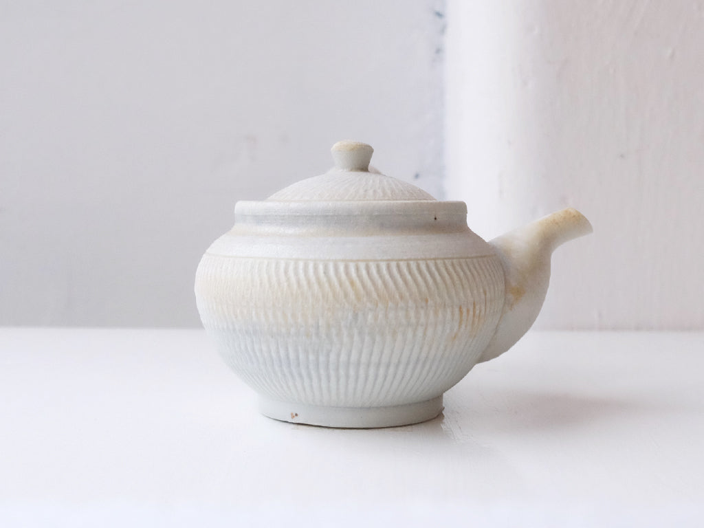 Premium White Kyusu Teapot by Yukihito Nakata - Authentic Japanese Ceramic Tea Pot for Green Tea & Sencha - Perfect for Tea Ceremonies & Home Brewing