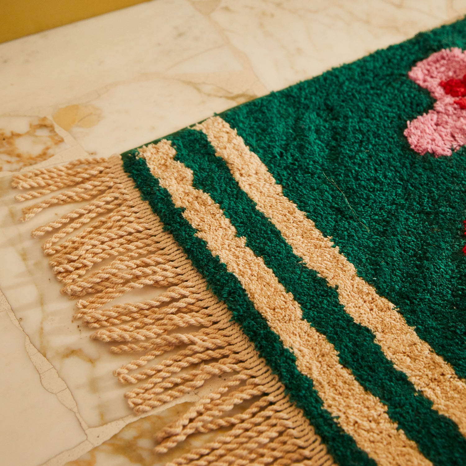 Non-Slip Mini Bath Mat for Bathroom - Soft Absorbent Microfiber Floor Mat for Kids, Pets & Adults - Perfect for Showers, Bathtubs & Sinks