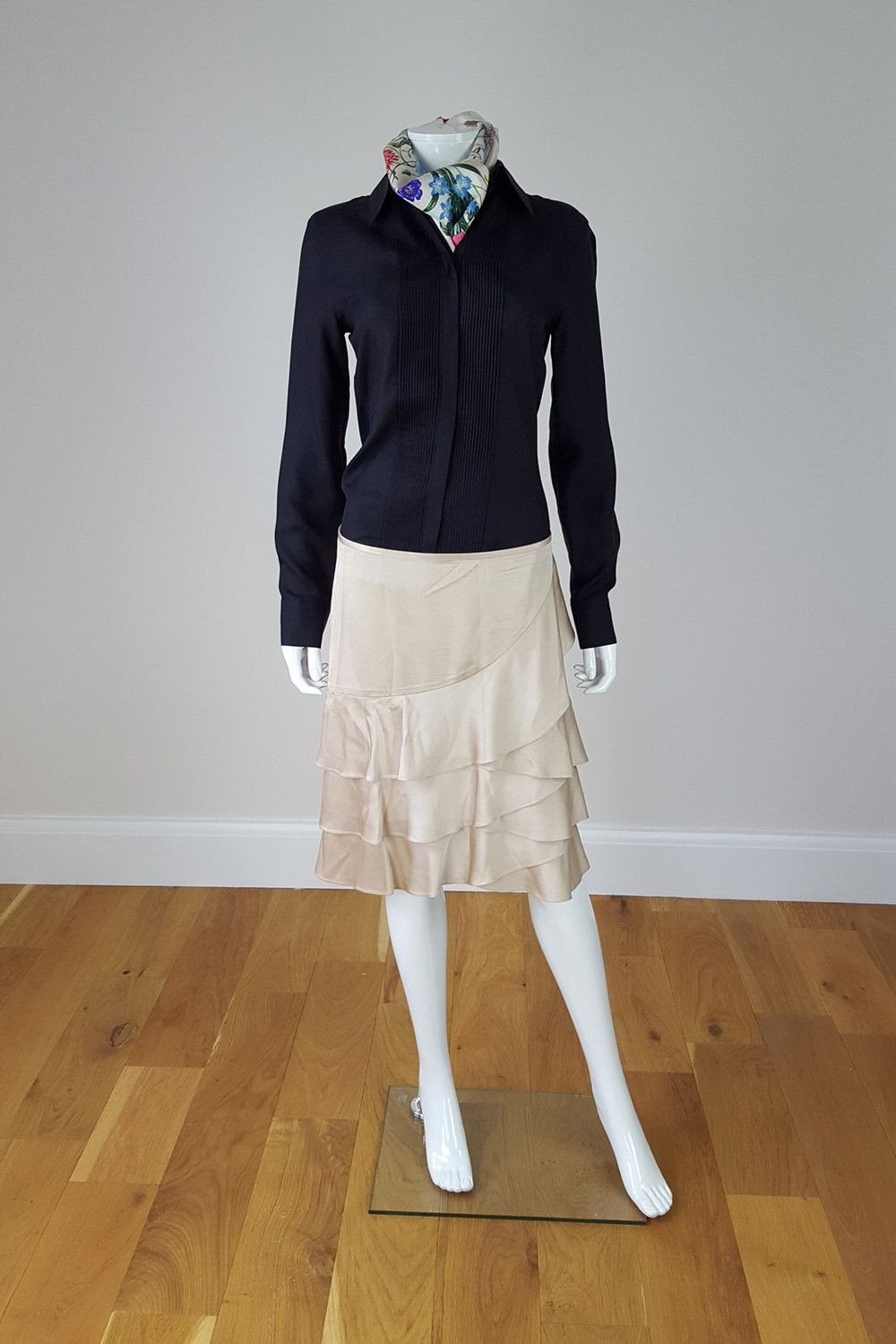 DKNY Gold Ruffled Layered Mid Rise Ra Ra Mini Skirt - Women's Fashion Party Skirt (Size US 8) | Perfect for Night Out, Club Wear & Special Occasions