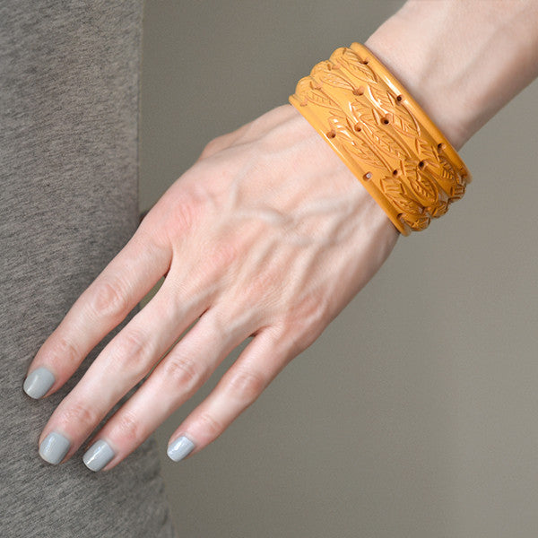 Vintage Heavy Carved Bakelite Wide Bangle Bracelet for Women - 1940s Retro Jewelry - Perfect for Costume Parties, Vintage Fashion & Boho Style Outfits