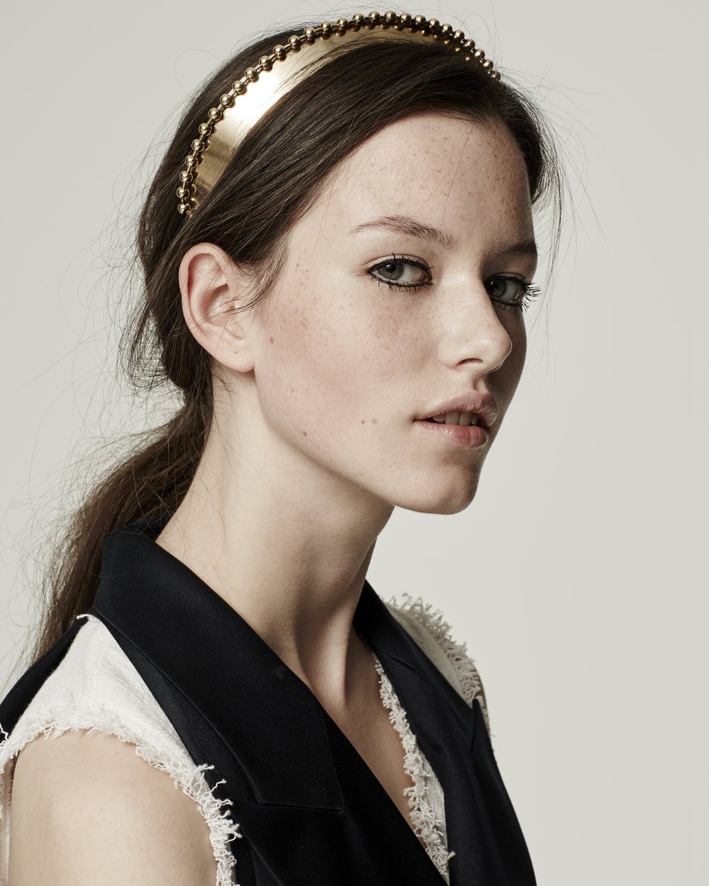 Stylish Glossy Ball Chain Wide Headband for Women - Fashion Hair Accessory for Parties, Workouts, and Everyday Wear