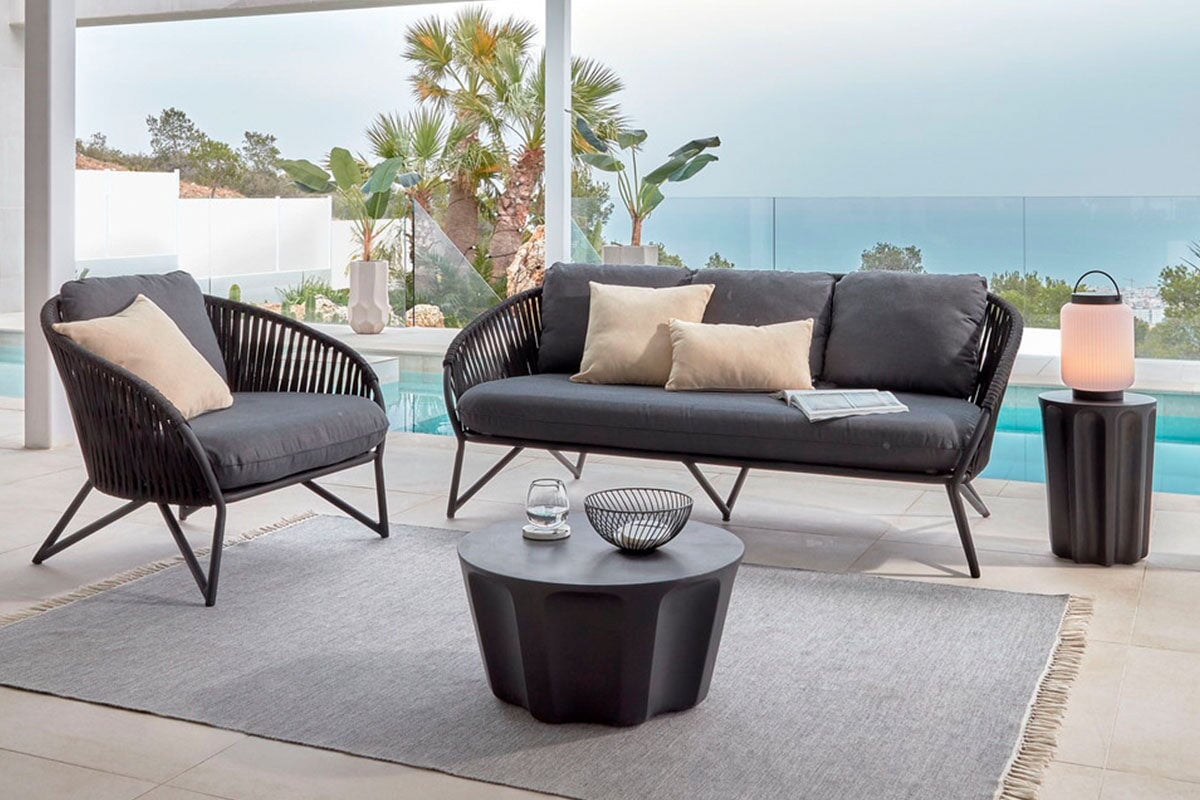 Como Branzie Armchair - Modern Accent Chair for Living Room, Bedroom & Office - Stylish Upholstered Lounge Chair with Wooden Legs - Perfect for Reading, Relaxing & Decorating Your Home