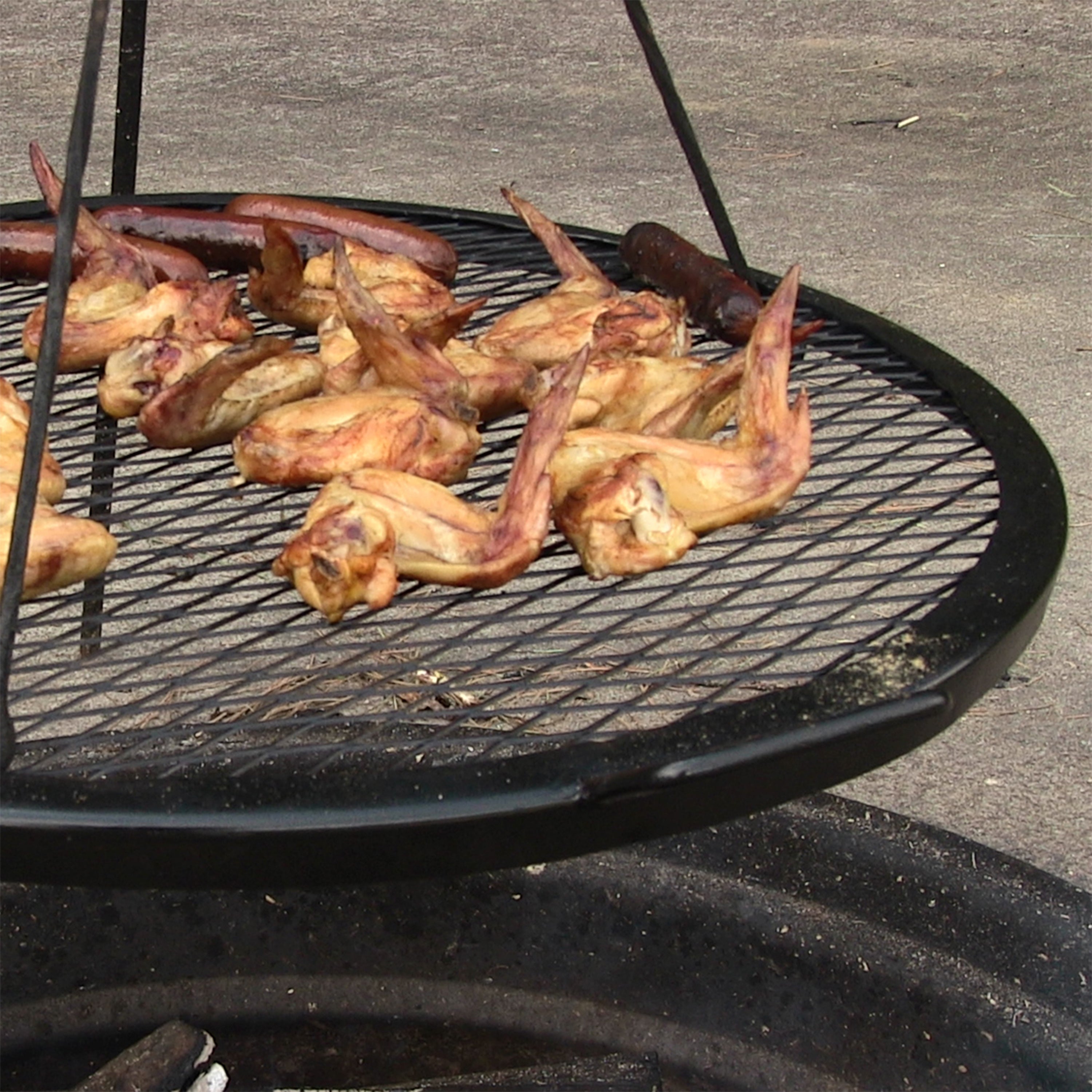 Sunnydaze X Marks Round Cooking Grate - Heavy Duty Campfire Grill for Outdoor BBQ, Picnics & Backyard Grilling - Perfect for Camping, Tailgating & Patio Parties