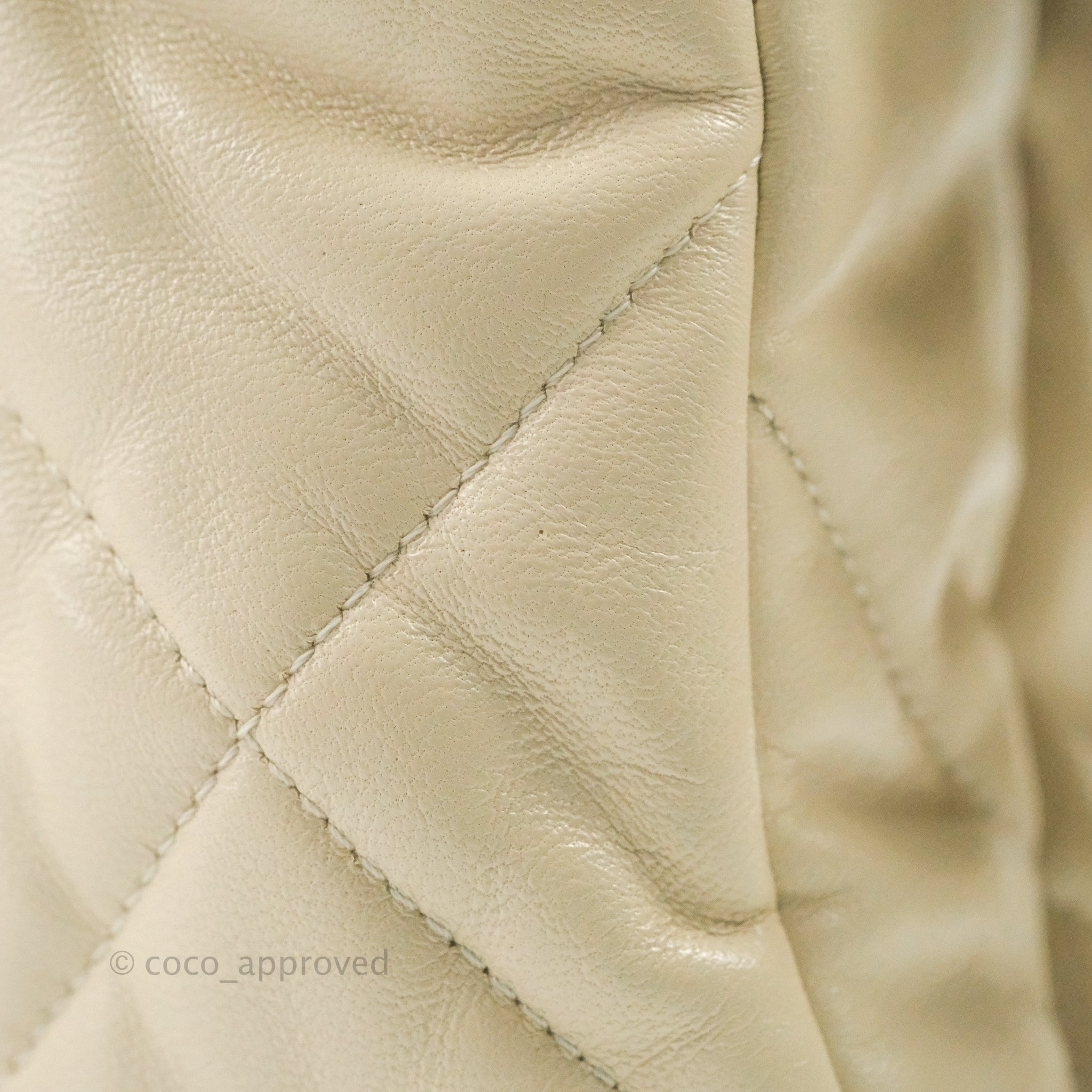 Chanel 19 Medium Flap Bag in Ivory with Mixed Hardware - Luxury Designer Handbag for Women, Perfect for Everyday Use & Special Occasions