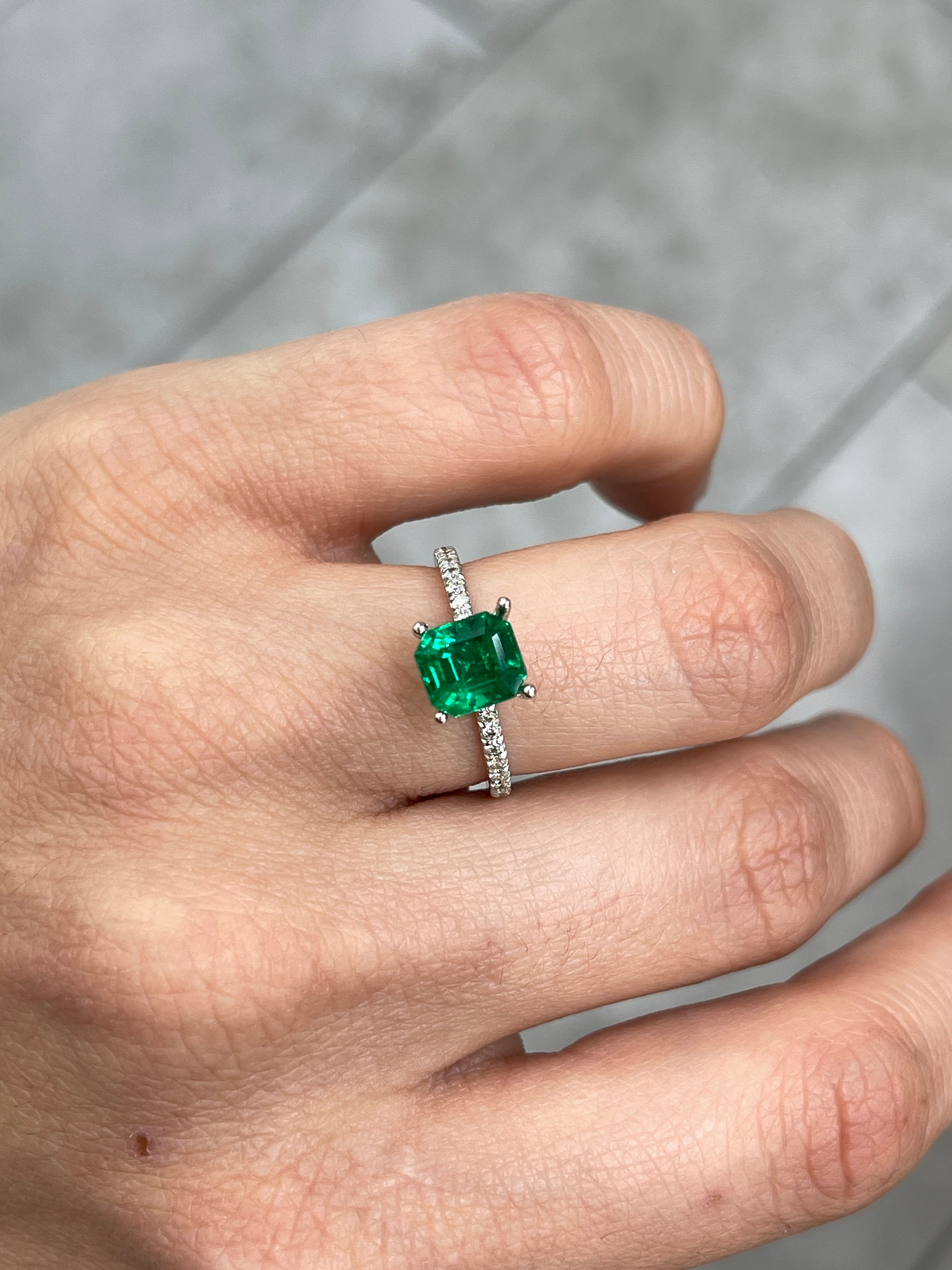 Faith Lab Diamond Art Deco Custom Ring - 1.75 Carat 7.5x6.75mm AAA+ Vivid Muzo Green Colombian Emerald, Emerald Cut Loose Gemstone for Investment & Jewelry Making | Perfect for Engagement Rings, Anniversary Gifts & Luxury Collections