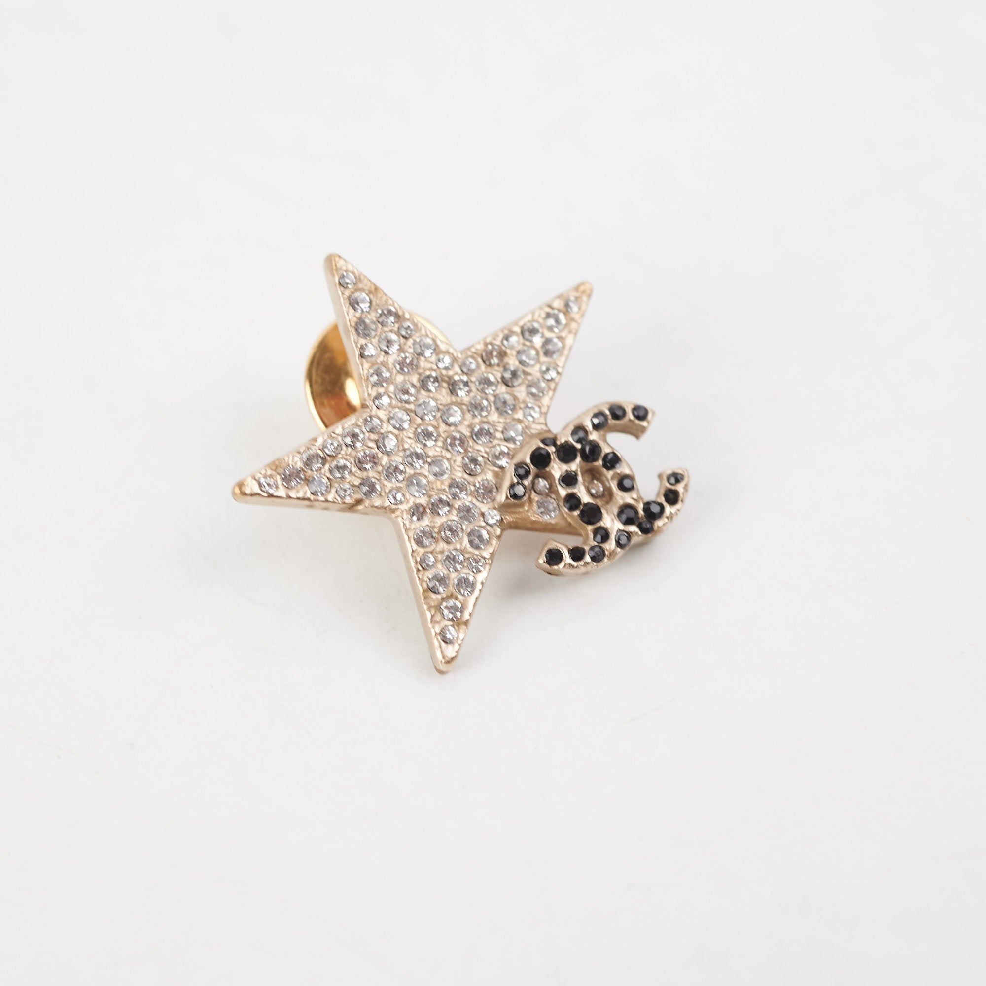 Chanel CC Star Crystal Brooch Pin - Elegant Fashion Accessory for Women, Perfect for Dresses, Jackets & Handbags