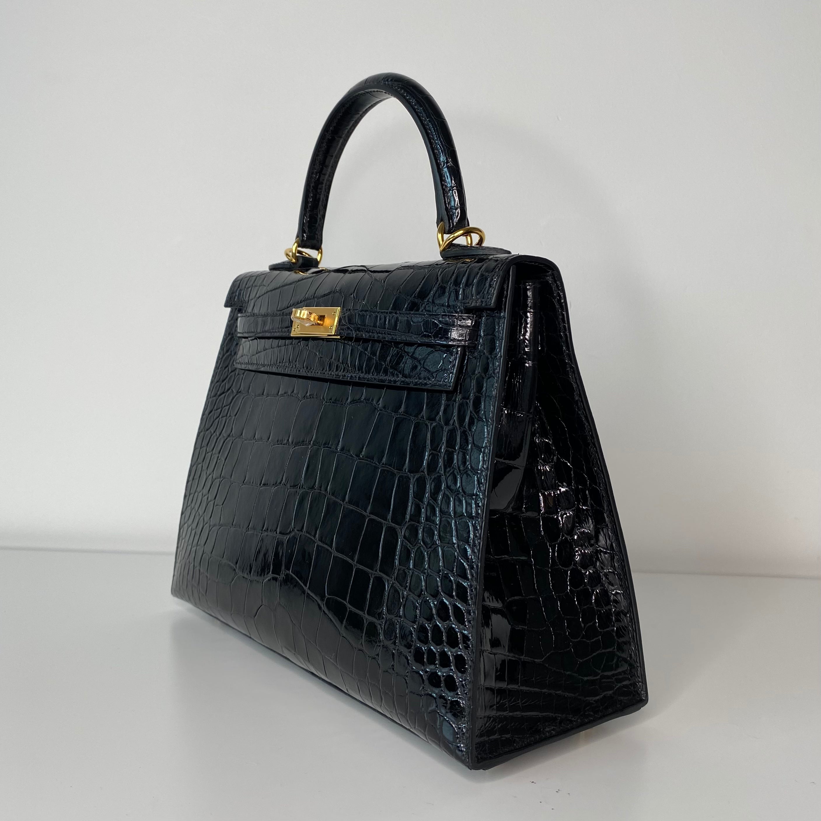 Hermès Kelly 25 Sellier Bag in Black Shiny Alligator Leather with Gold Hardware - Luxury Handbag for Women, Perfect for Evening Events & Special Occasions