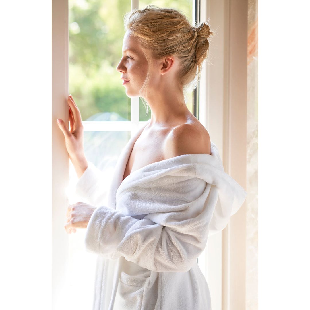 Luxurious 100% Pure Cotton Unisex Chicago Bathrobe in White | Soft & Absorbent Robe for Spa, Hotel & Home Relaxation | Perfect Gift for Men & Women