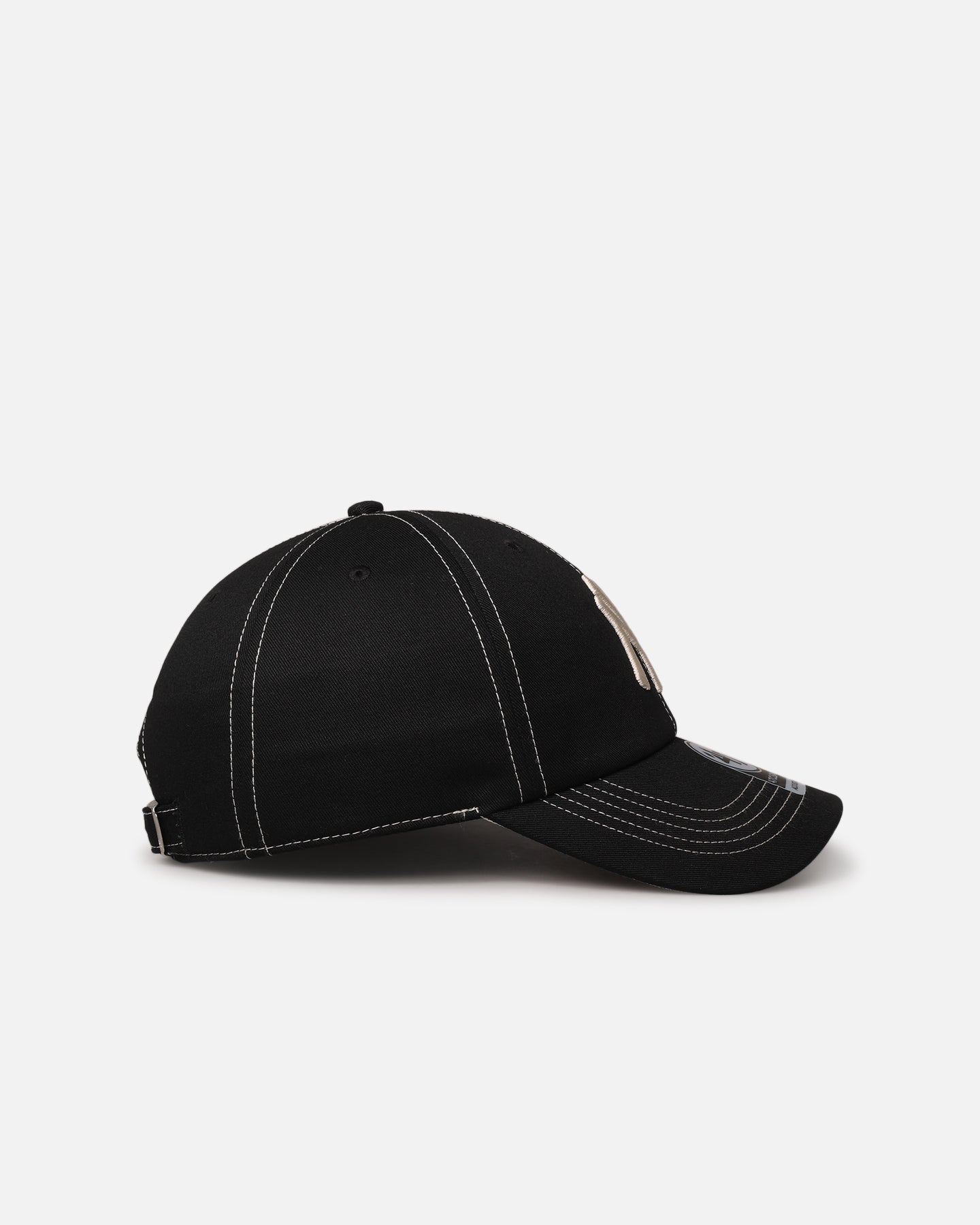 New York Yankees 'Contrast Stitch' 47 Clean Up Strapback Hat - Black/Bone Adjustable Snapback Cap for Baseball Fans & Streetwear Fashion