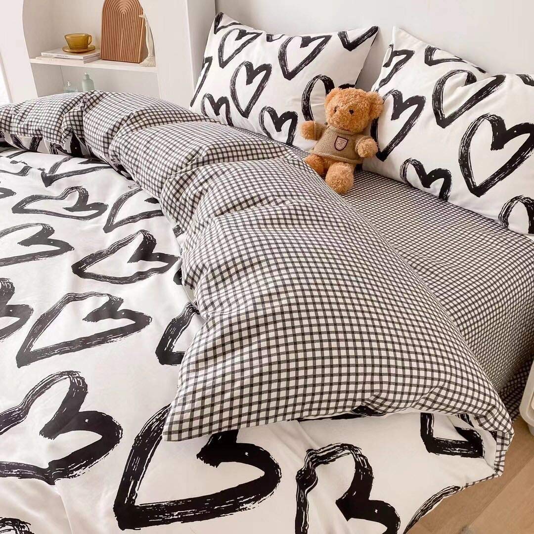 King Heart Comforter Set - White & Black Love Bedding for Couples | Romantic Bedroom Decor