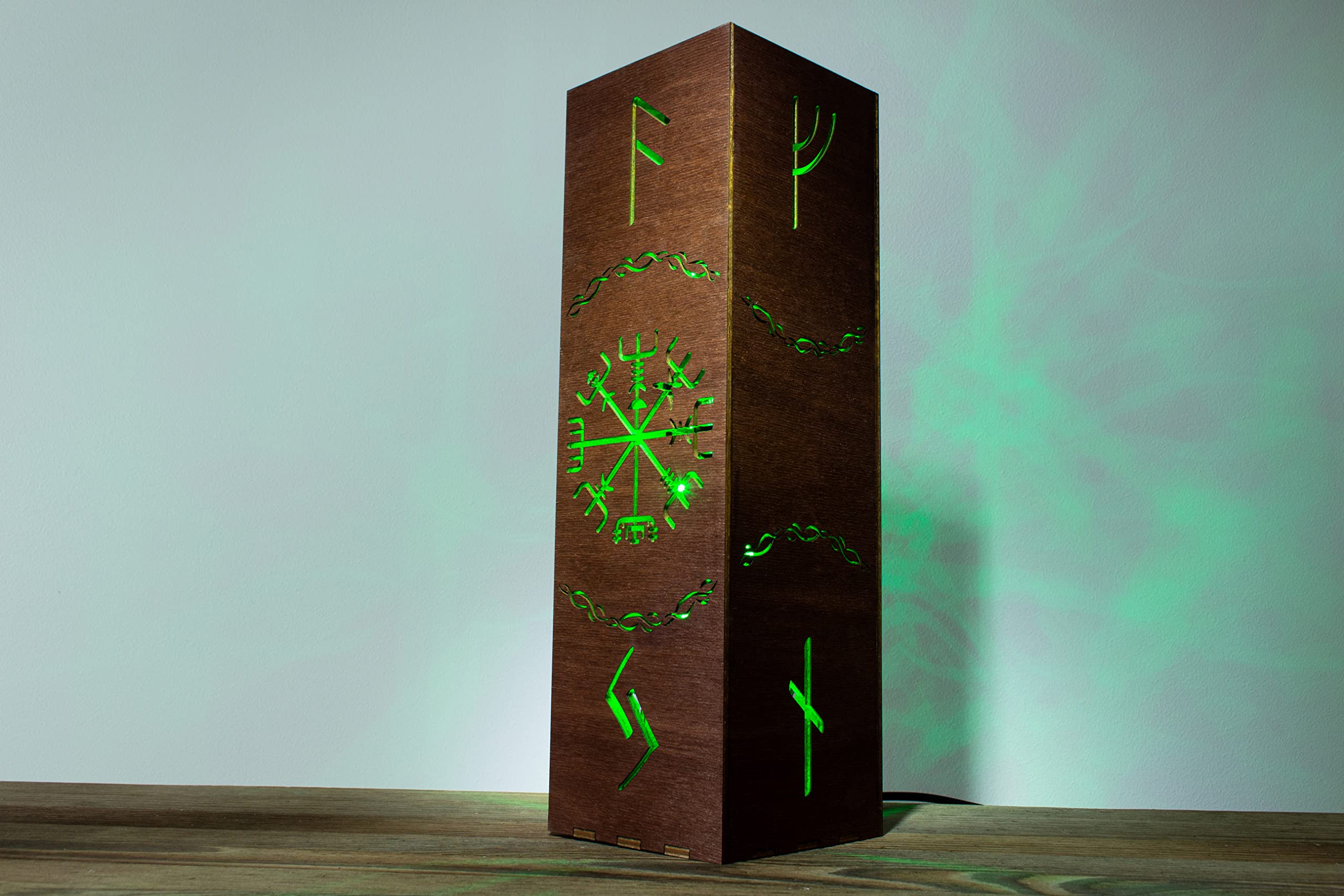 Vegvisir Viking Symbol Night Light - Tree of Life Shadow Projection Lamp - Nordic Style RGB LED Desk & Bedside Lamp with Runes - Perfect for Home Decor, Meditation & Viking Theme Rooms