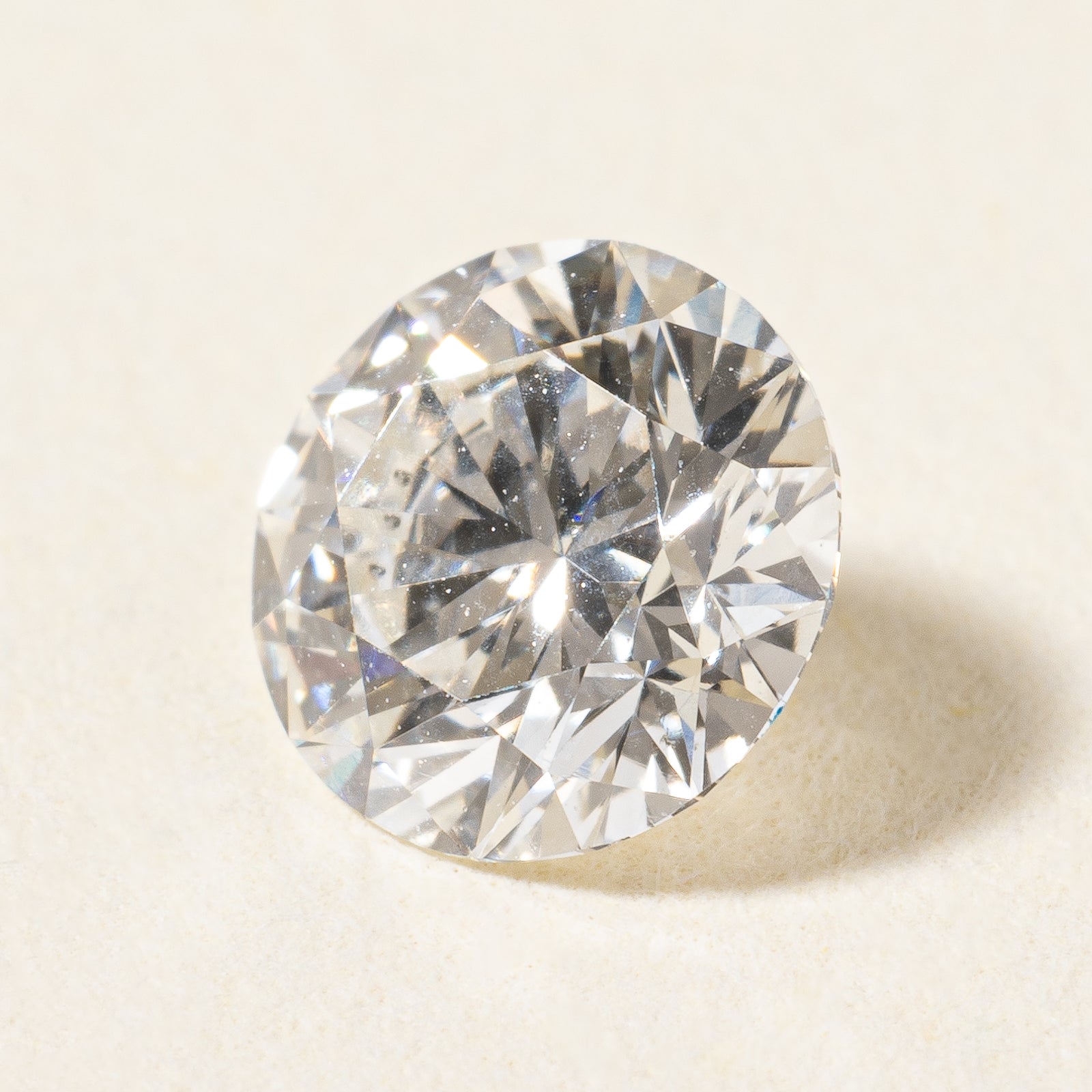 GIA Certified 0.60ct Round Brilliant Cut Loose Diamond - Ideal for Engagement Rings & Fine Jewelry Making