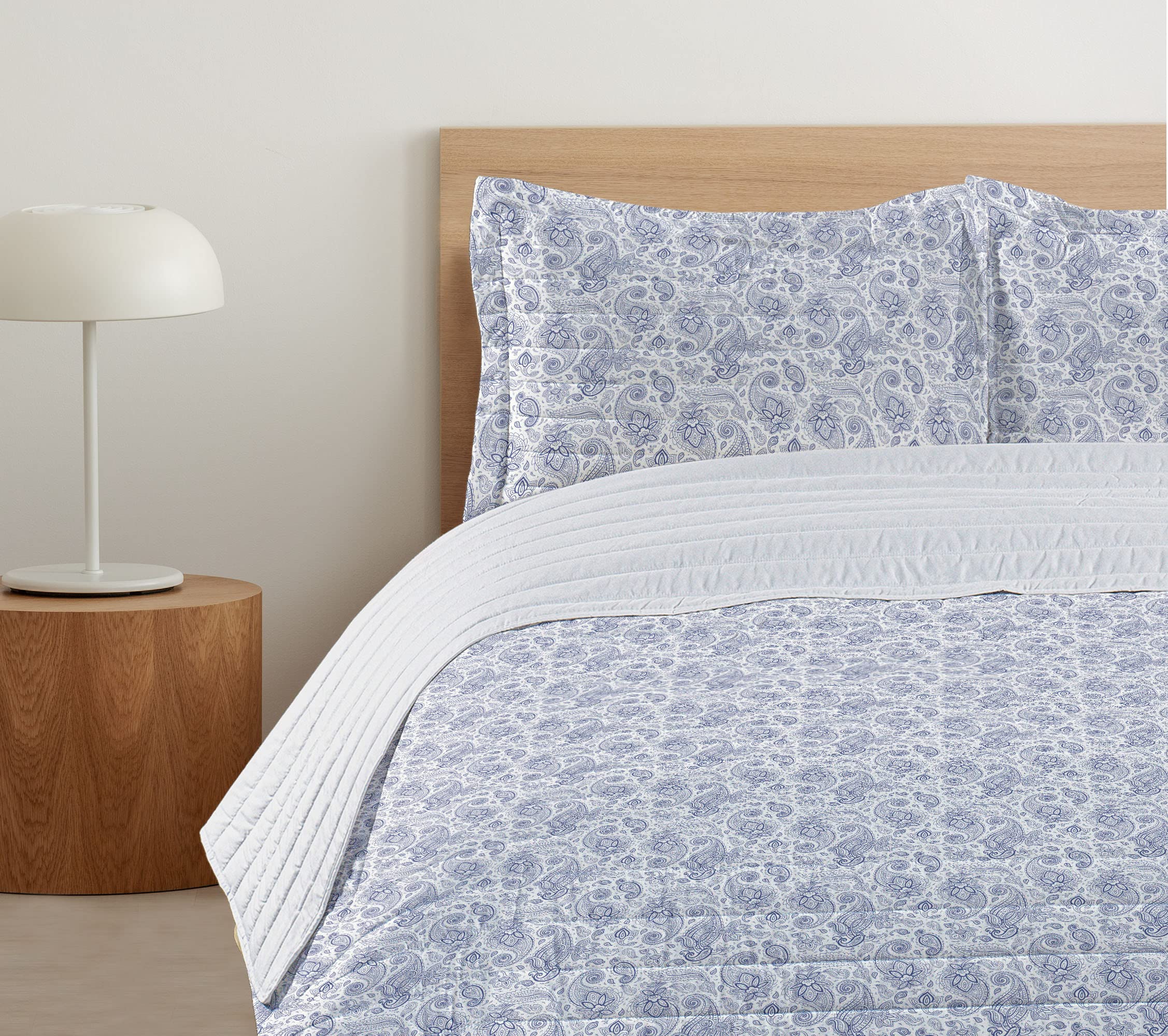 Ambesonne Paisley Microfiber Bedspread Set - Abstract Hand-Drawn Floral Pattern with Leaves & Buds | Soft King Size Bedding Set with Pillow Shams & Comforter in Black & White | Perfect for Modern Bedroom Decor & Guest Room Styling