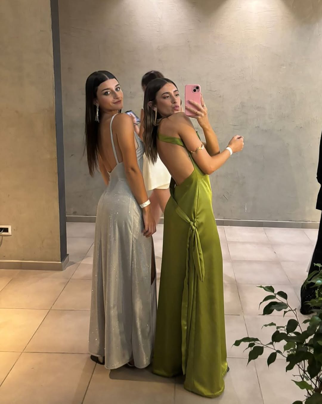 Elegant Backless Green Long Prom Dress - Satin Evening Gown J5615 for Formal Events & Special Occasions