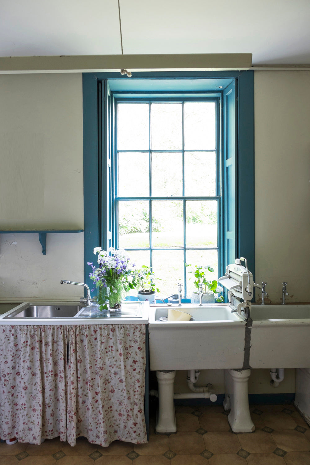 Premium Framboise & Ivory Linen Fabric - Soft, Durable & Breathable Material for Upholstery, Curtains & Home Decor Projects